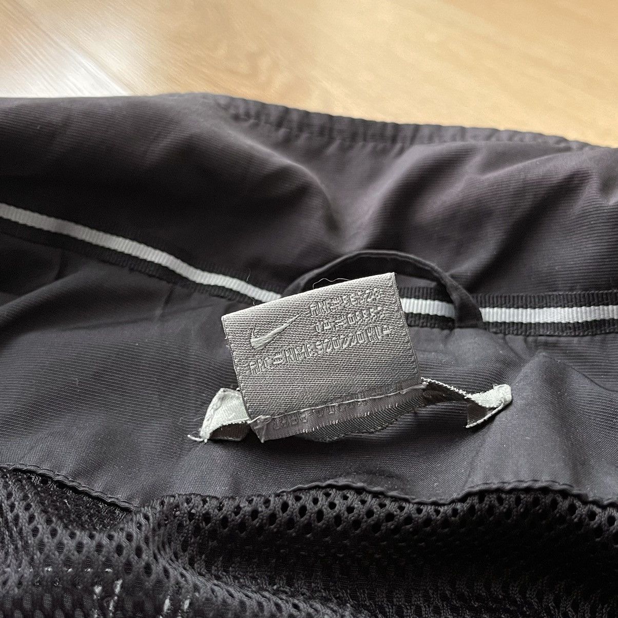 Nike Vintage Nike Sportswear Windbreaker Spellout Track Jacket Size US L / EU 52-54 / 3 - 13 Thumbnail