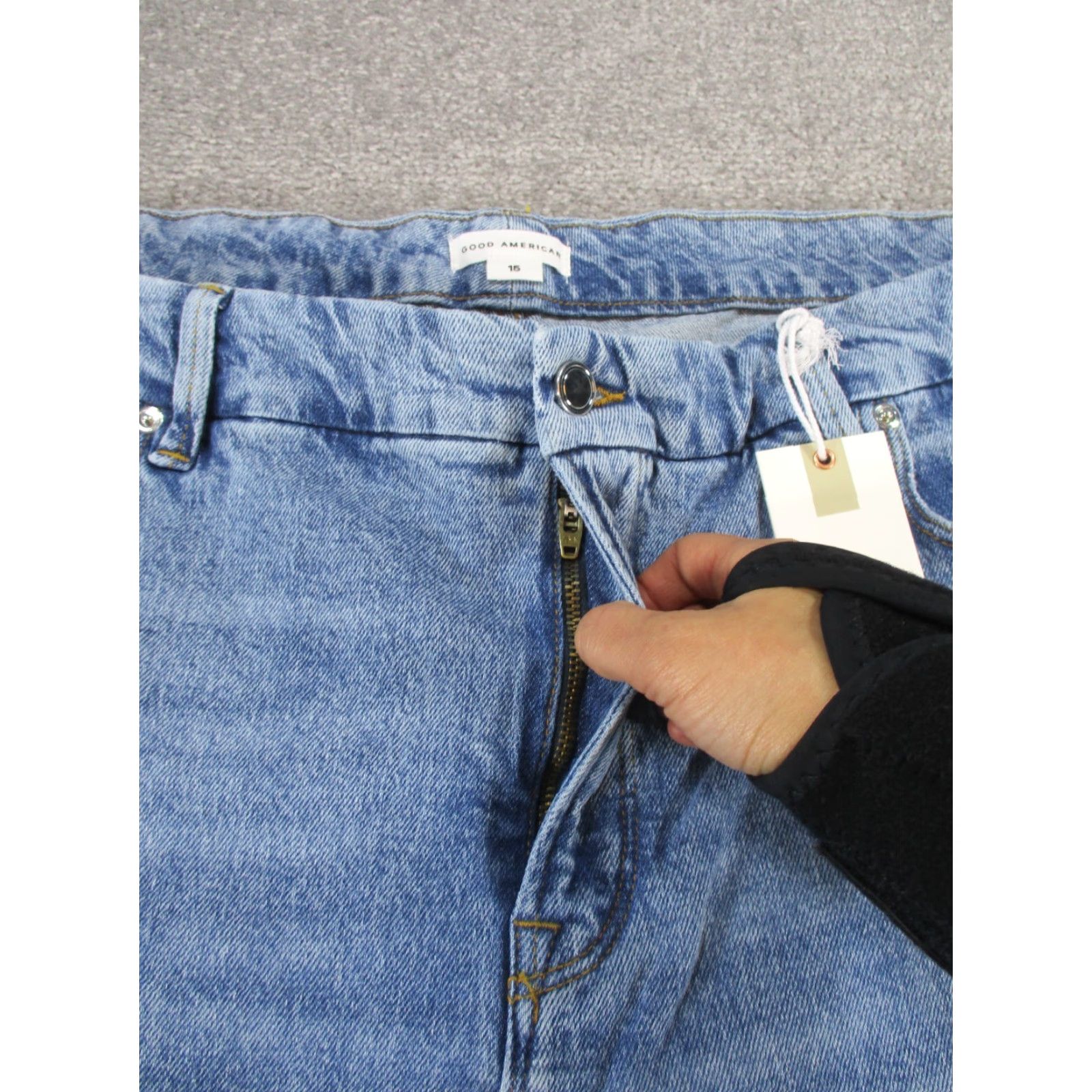 Good American Good American Jeans Womens 15 Light Wash Denim Crop NEW Cropped Jeans Blue Regular Rise High Zip 15 Womens jeans Size 36" / US 14 / IT 50 - 4 Thumbnail