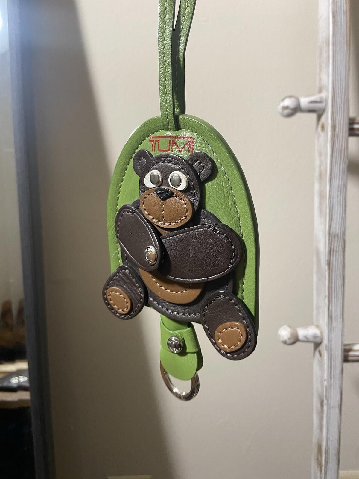 Tumi Rare cute Tumi green leather brown bear keychain bag charm Size ONE SIZE - 1 Thumbnail