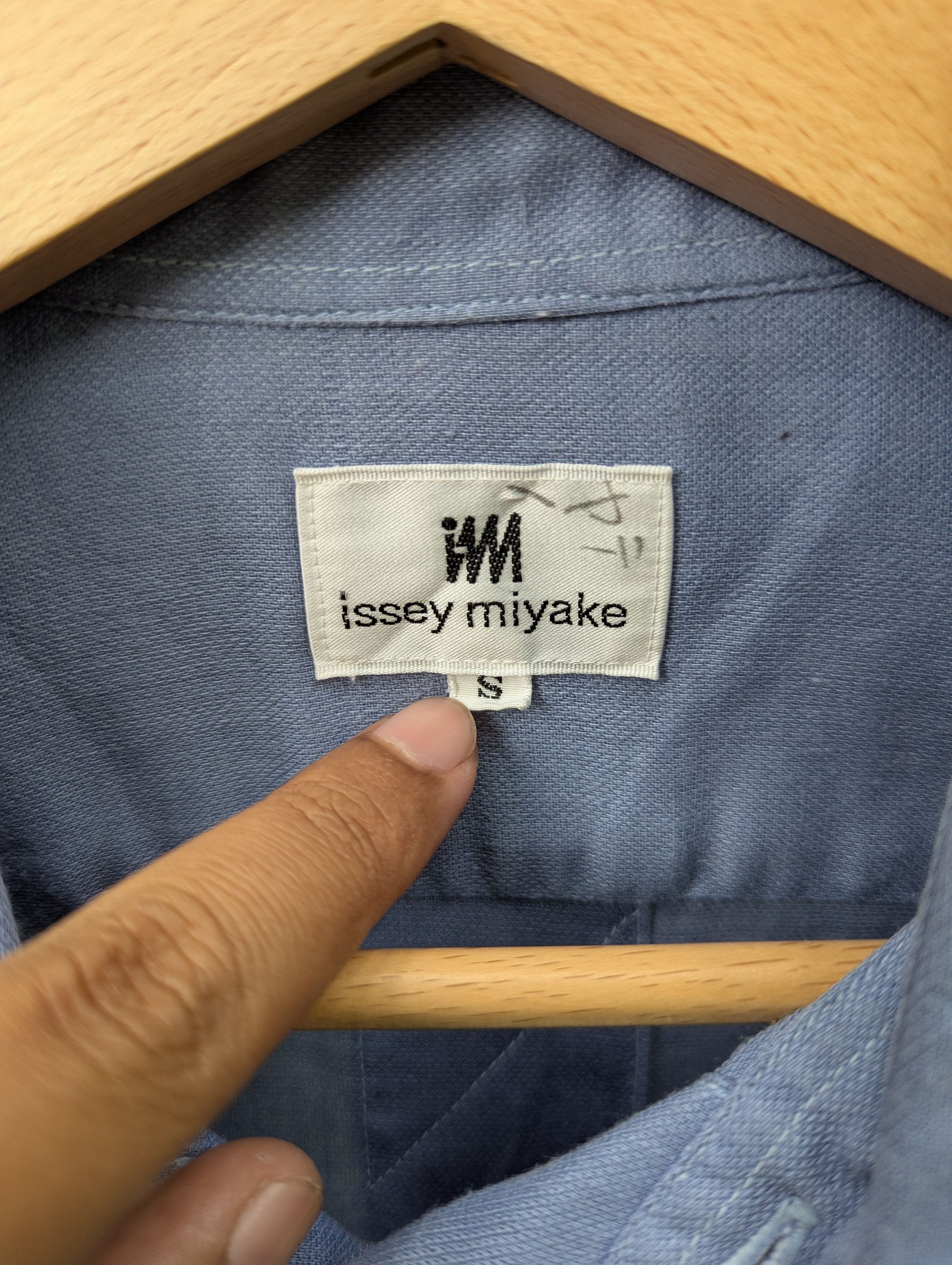 Homme Plisse Issey Miyake Vintage Issey Miyaki Hidden Pocket Shirt Size US S / EU 44-46 / 1 - 4 Thumbnail