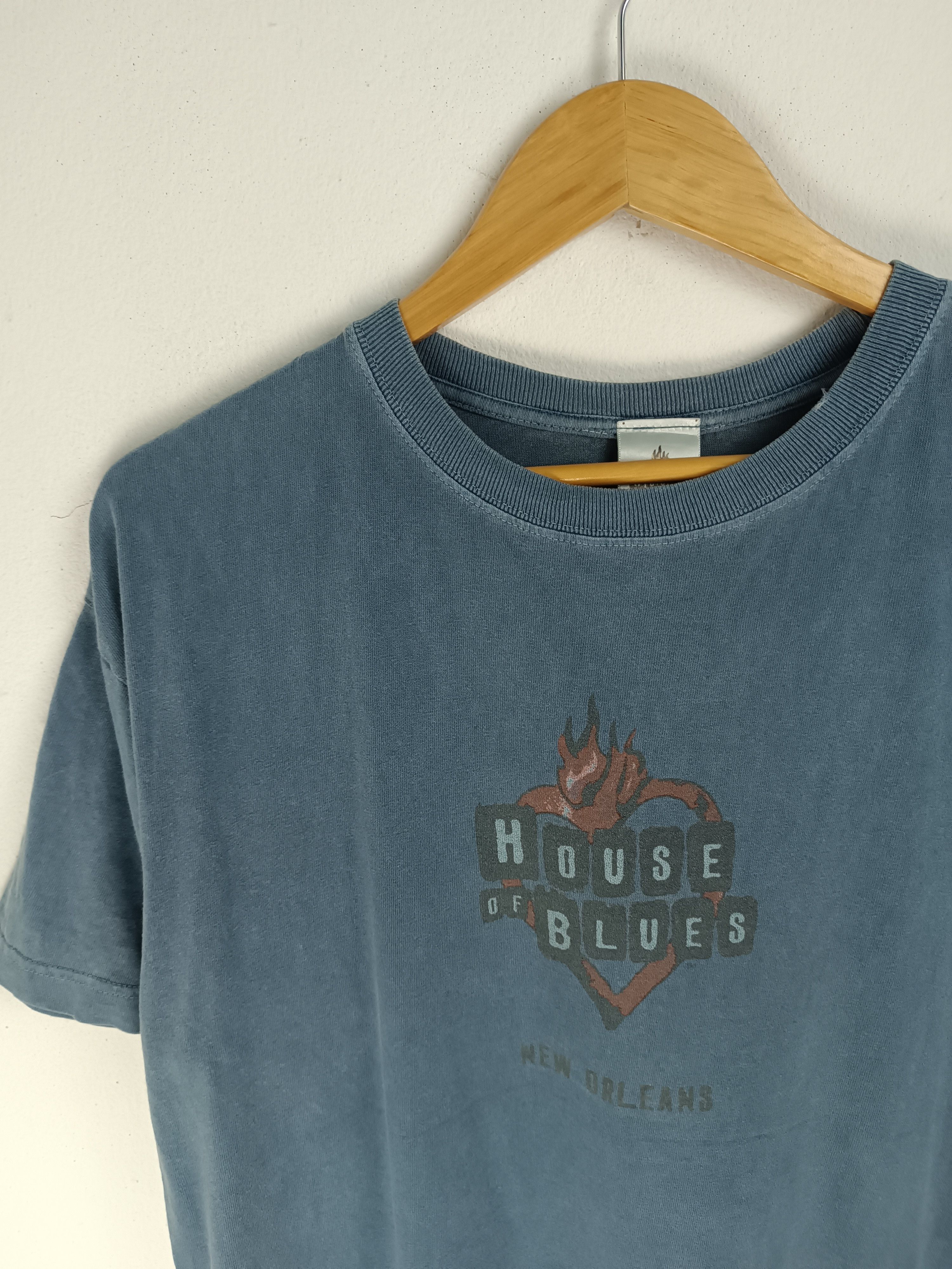 Band Tees VINTAGE Y2K HOUSE OF BLUES NEW ORLEANS TEE hard rock music Size US L / EU 52-54 / 3 - 6 Thumbnail