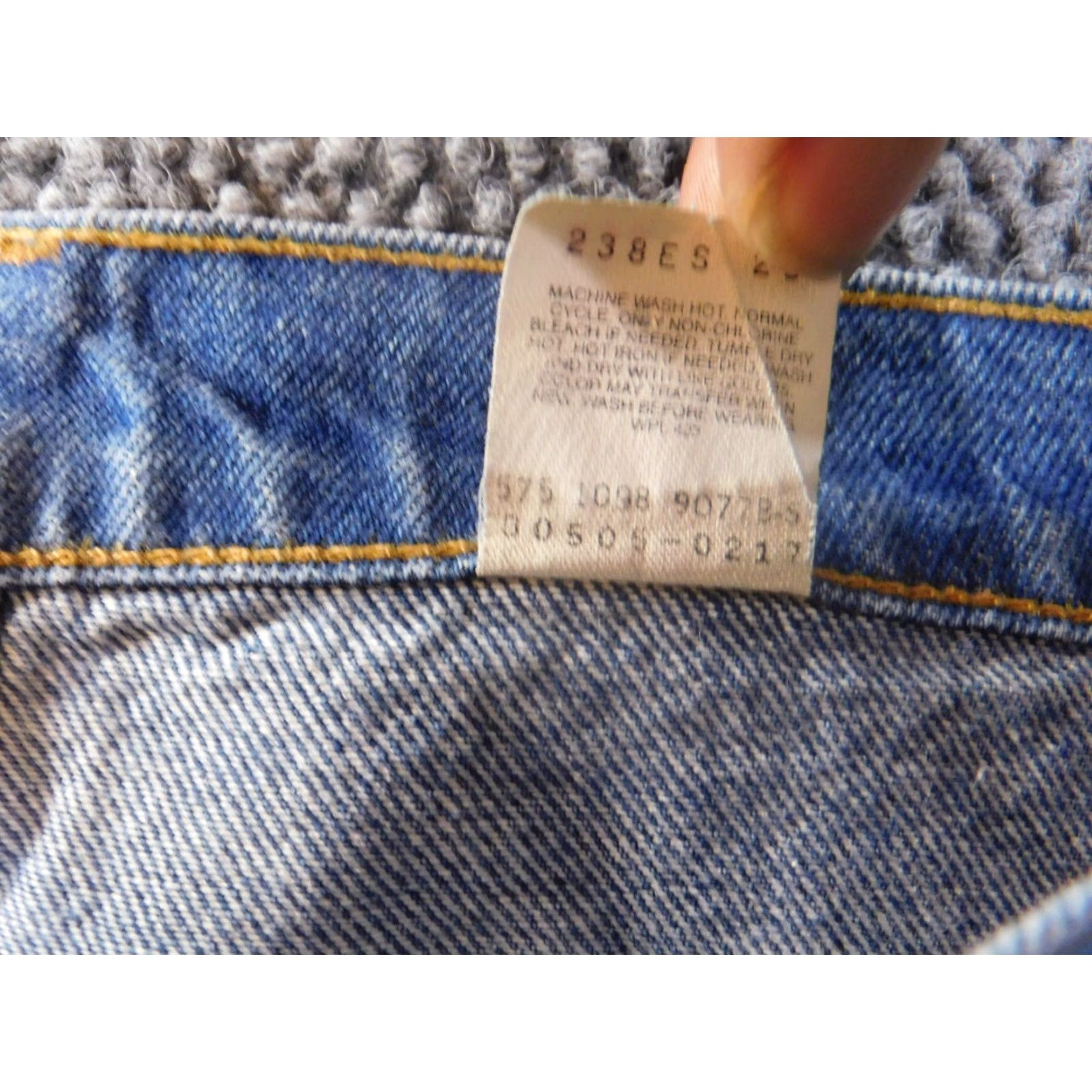 Levi's VINTAGE Levi's 505 Jeans Mens 36x29 Blue Straight Regular Made in USA Red tag Size US 36 / EU 52 - 3 Thumbnail