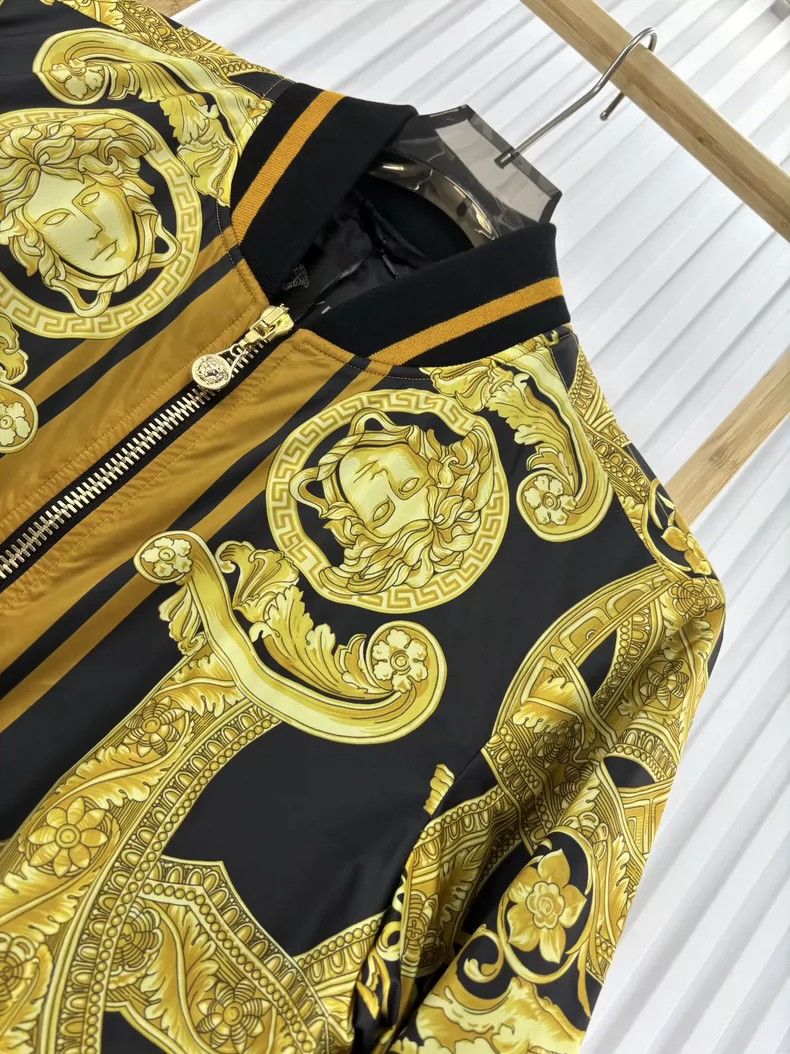 Versace Versace Black and gold Medusa jacket Size US XS / EU 42 / 0 - 4 Thumbnail