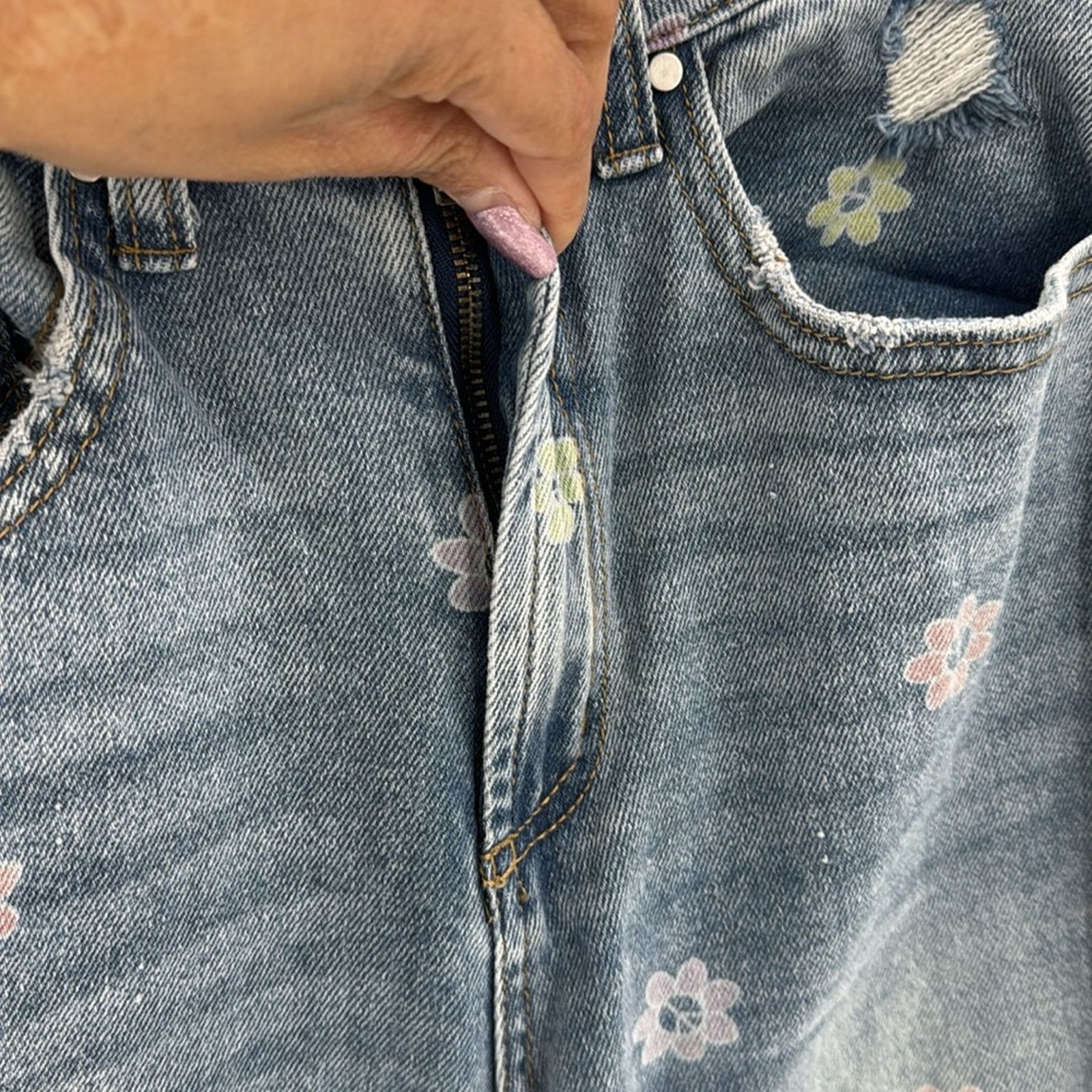Other Tinseltown Floral-Peace-Print Wide-Leg Jeans deconstructed Size 24" / US 00 / IT 34 - 8 Thumbnail