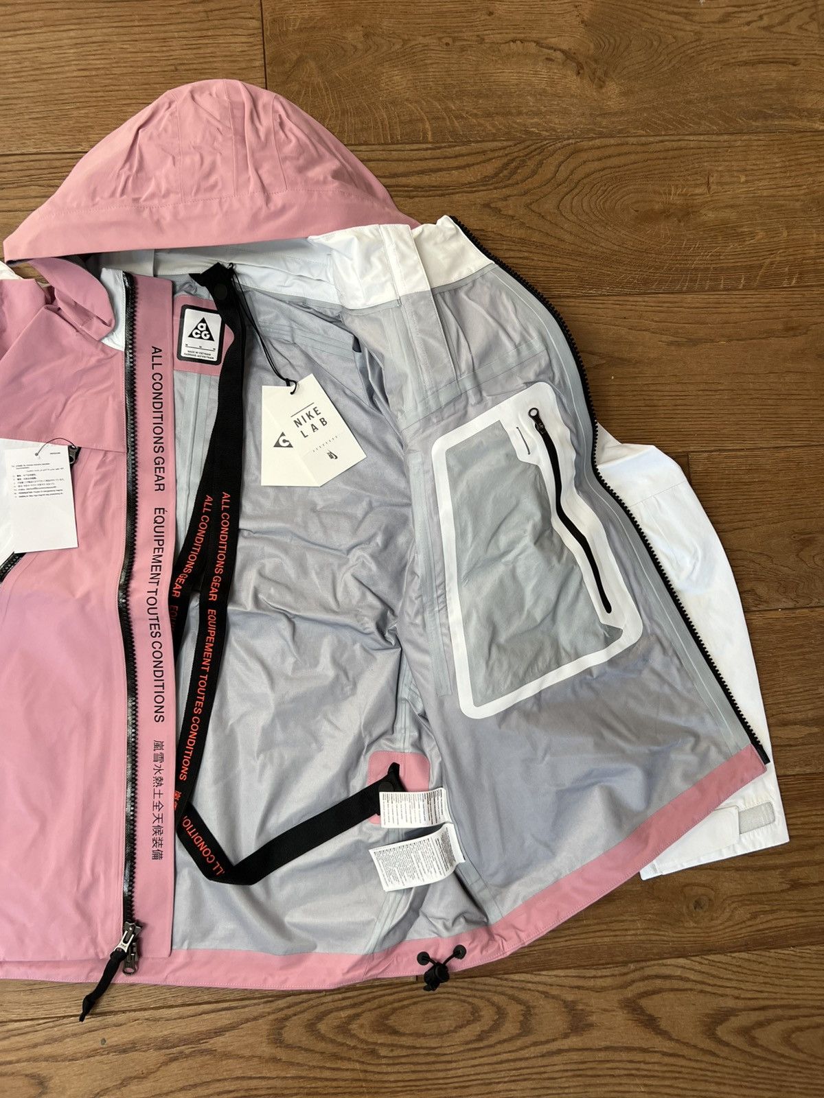 Nike ACG Nike ACG J13 ss18 goretex Medium new Size US M / EU 48-50 / 2 - 6 Thumbnail