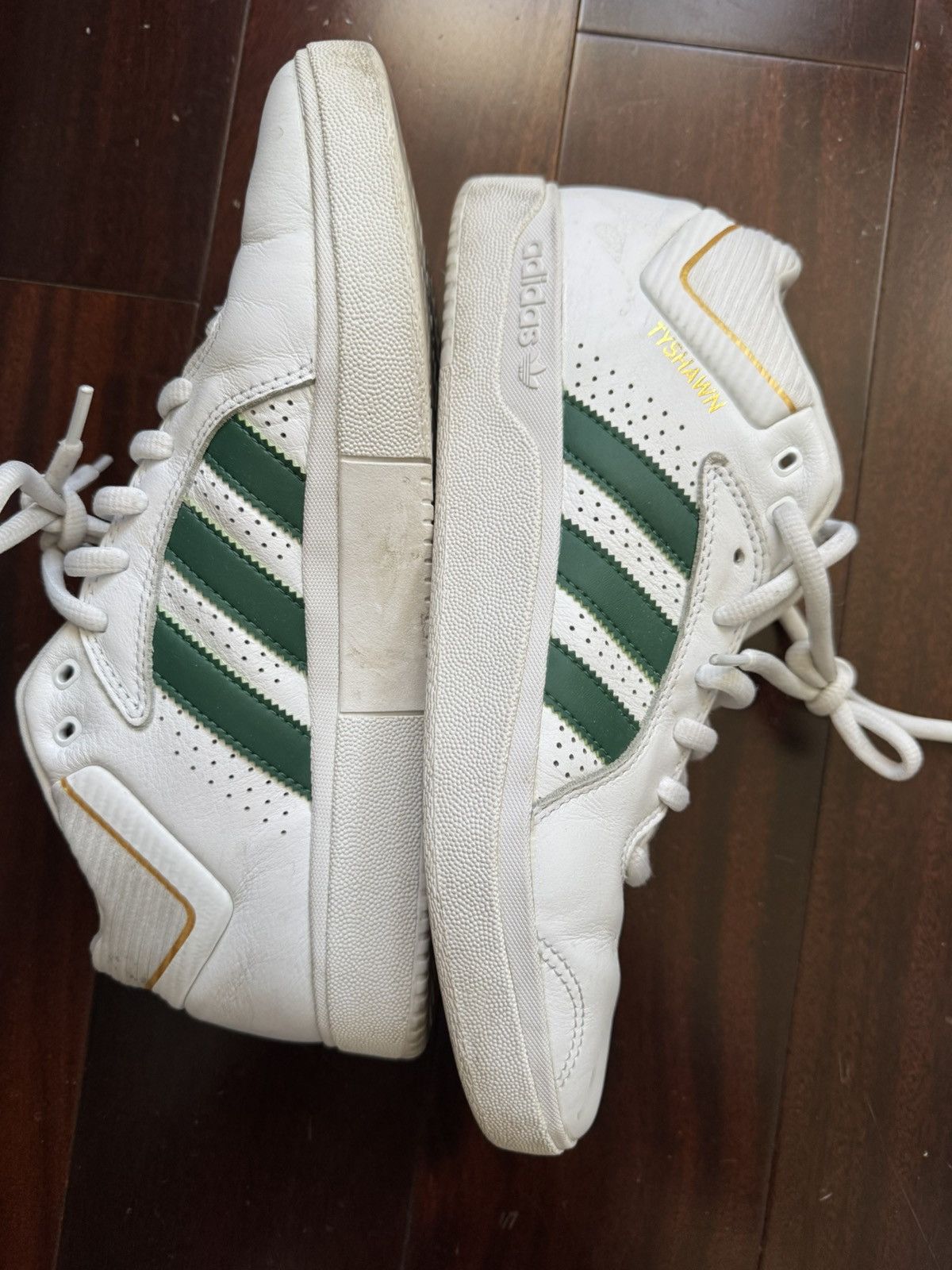 Adidas Adidas Tyshawn Low White & Green Shoes Size US 10 / EU 43 - 2 Thumbnail