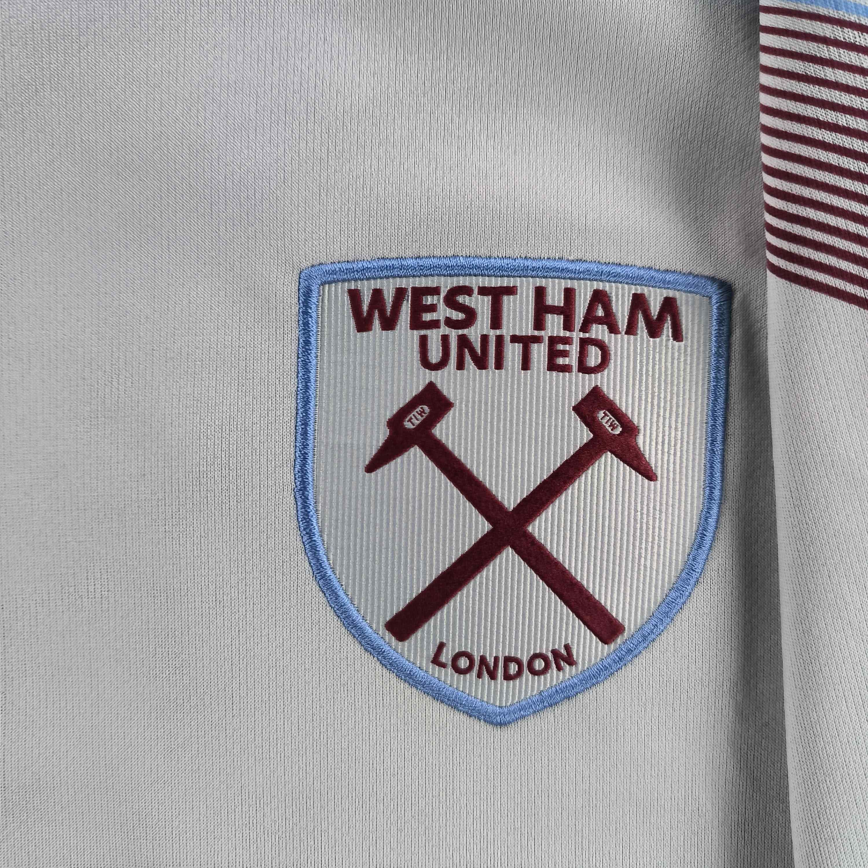 Umbro West Ham United 18-19 third Arnautovic football jersey sz S Size US S / EU 44-46 / 1 - 4 Thumbnail