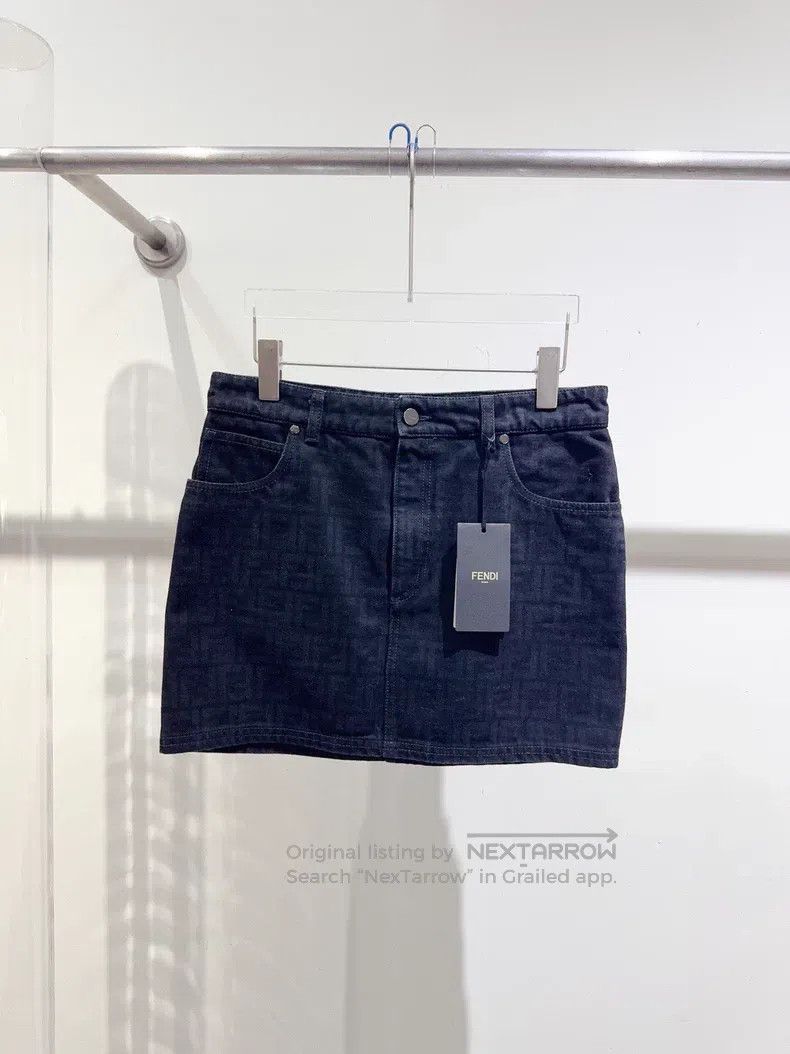 Fendi Fendi Full Logo Denim Skirt Size 26" / US 2 / IT 38 - 1 Thumbnail