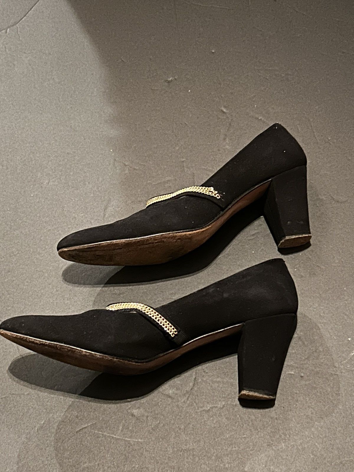 Salvatore Ferragamo Ferragamo suede pump size 9AA Size US 9 / IT 39 - 4 Thumbnail