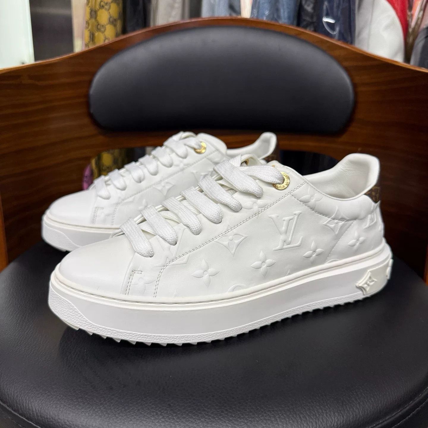 Louis Vuitton Louis Vuitton Lowtop Sneakers 38 Women Size US 7.5 / IT 37.5 - 1 Thumbnail