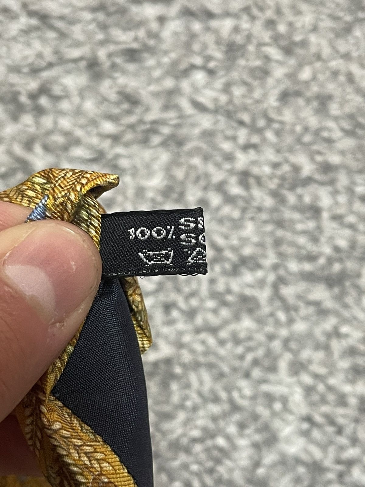 Salvatore Ferragamo × Vintage SALVATORE FERRAGAMO FLORAL ALL OVER PRINT SILK ITALY VINTAGE Size ONE SIZE - 7 Thumbnail