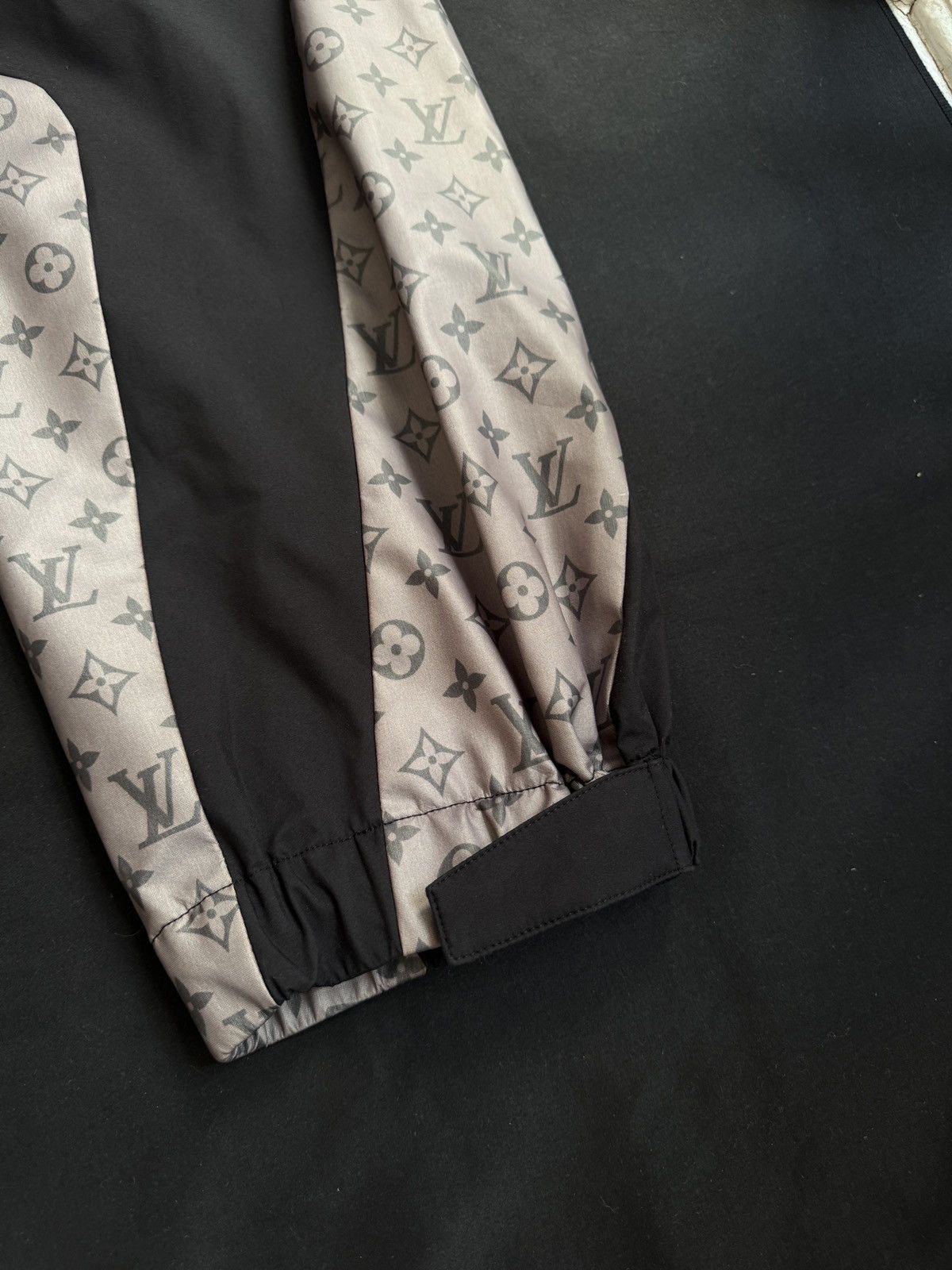 Louis Vuitton Louis Vuitton 2054 Heat Reactive Monogram Logo Track Pants Size US 44 / EU 60 - 5 Thumbnail