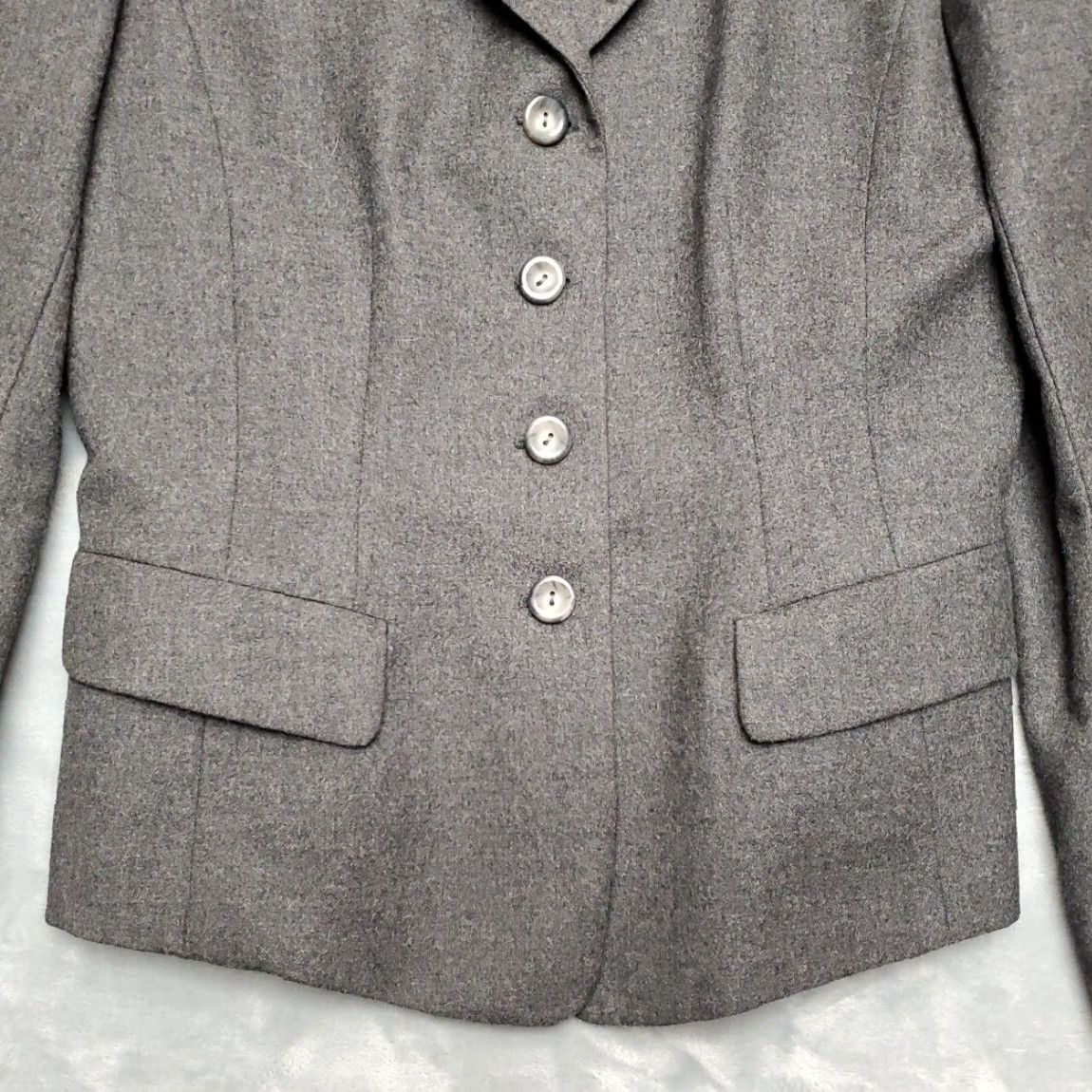 Liz Claiborne VINTAGE Liz Claiborne Blazer Womens 10 Gray Wool Jacket Lined USA Pockets Solid Button Casual Mens Womens Boys Girls Size L / US 10 / IT 46 - 2 Thumbnail