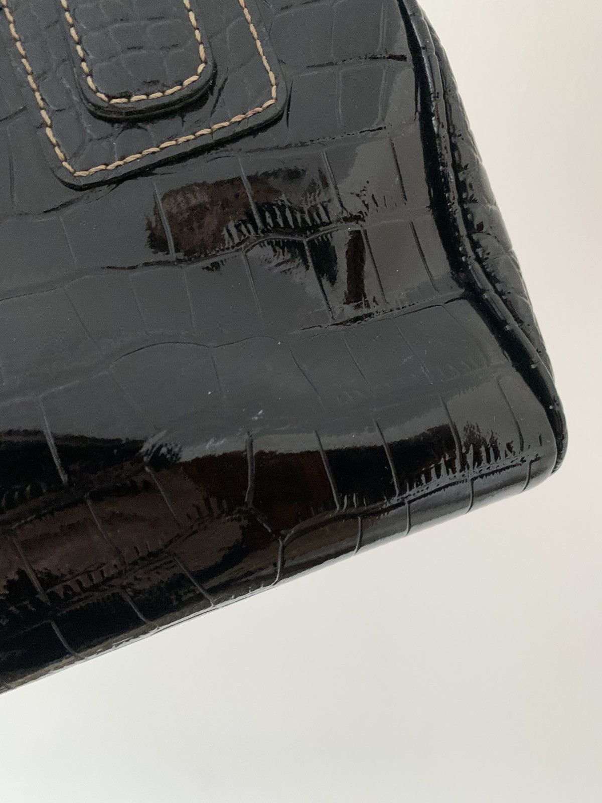 Guess 🔥HYPE VINTAGE GUESS Y2K ULTIMATE GLOSS HANDBAG Size ONE SIZE - 10 Thumbnail