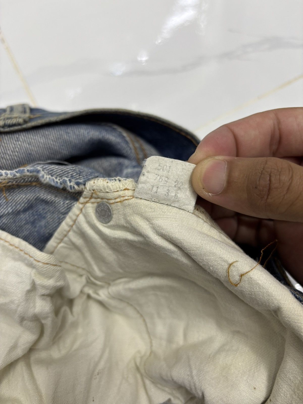 Levi's 70s LEVI'S 501 BIG E button No 6 THRASHED DISTRESSED DENIM Size US 32 / EU 48 - 13 Thumbnail