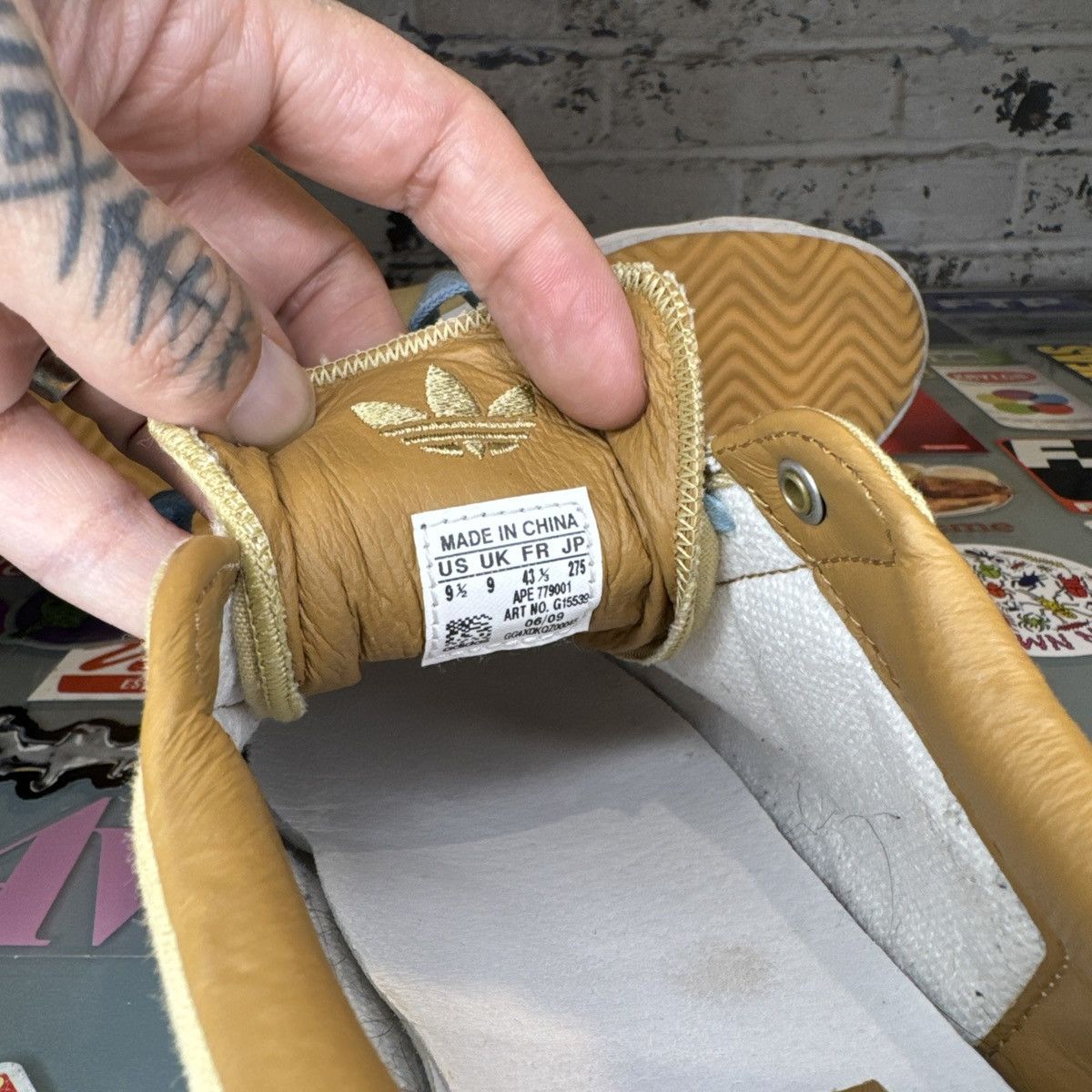 Adidas × Undefeated Adidas Rod Laver VIN UNDFTD Consortium Sand Sz 9.5 Size US 9.5 / EU 42-43 - 6 Thumbnail