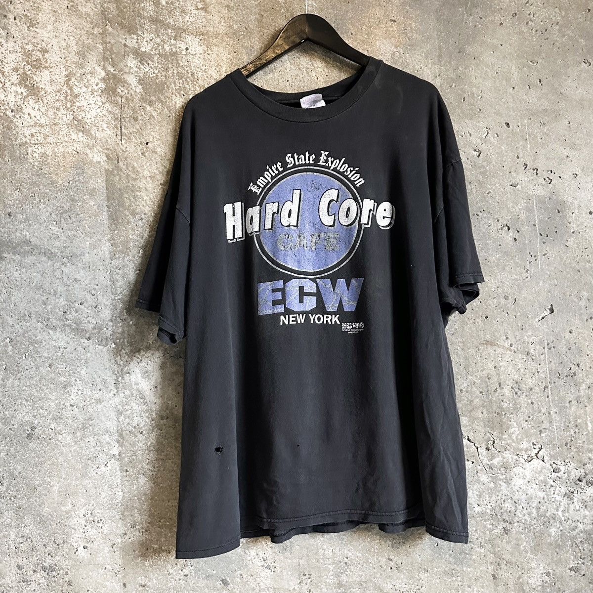 Vintage THRASHED HARDCORE CAFE EMPIRE STATE EXPLOSION T-Shirt Size US XXL / EU 58 / 5 - 3 Thumbnail