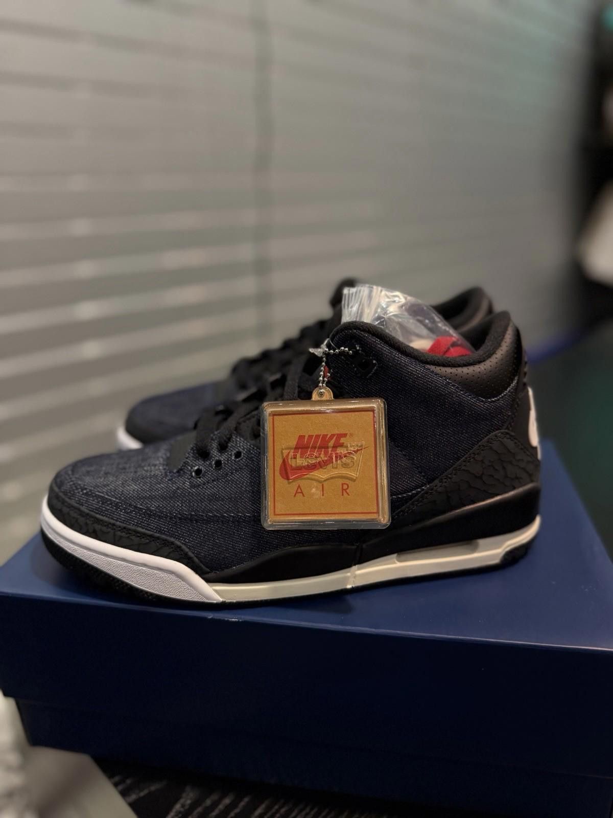 Jordan Brand Levi's x Air Jordan 3 Retro Men's Size 9 Indigo Denim NEW Size US 9 / EU 42 - 5 Thumbnail