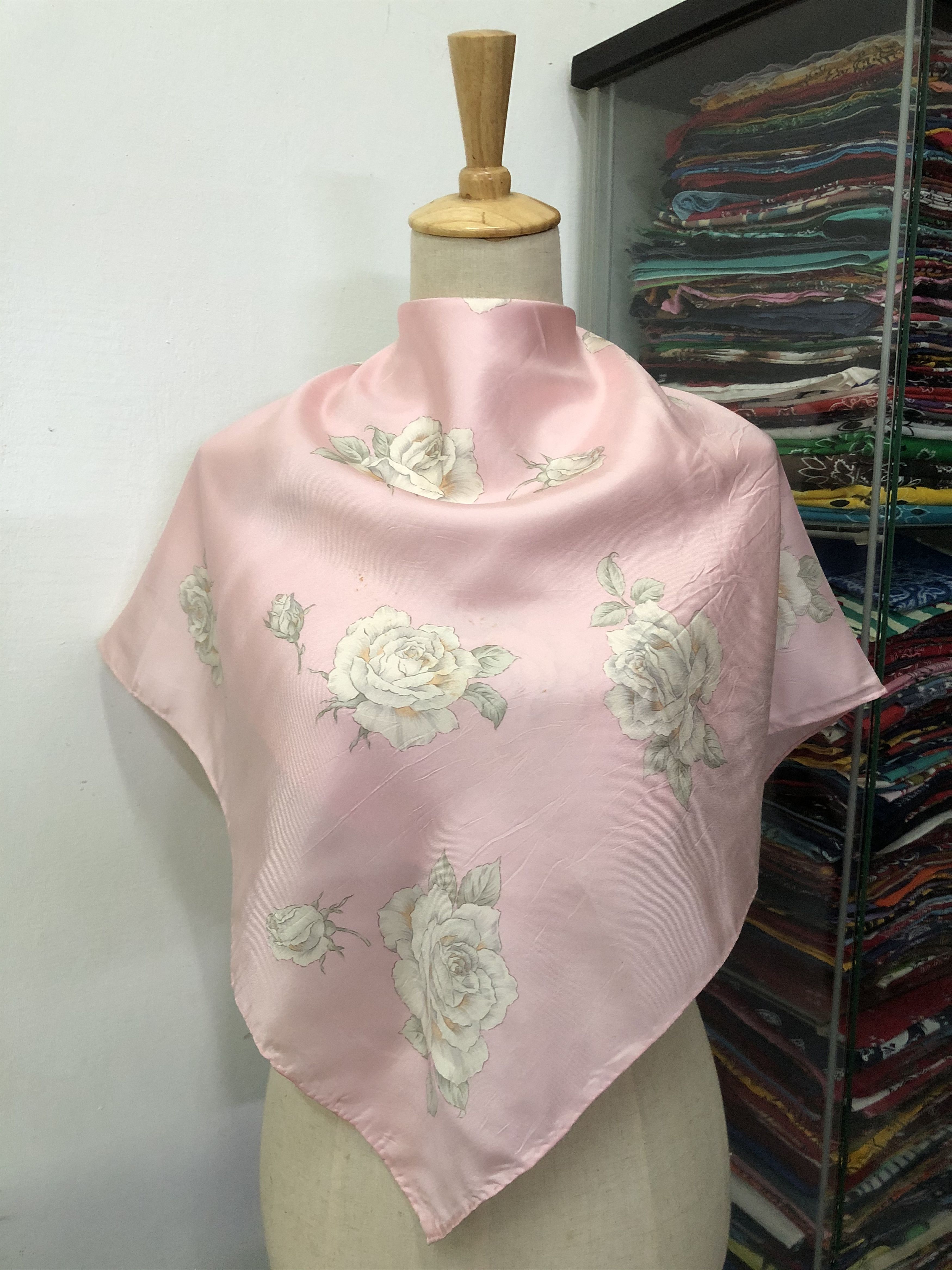 Vintage Vintage Silk Scarf Size ONE SIZE - 1 Thumbnail