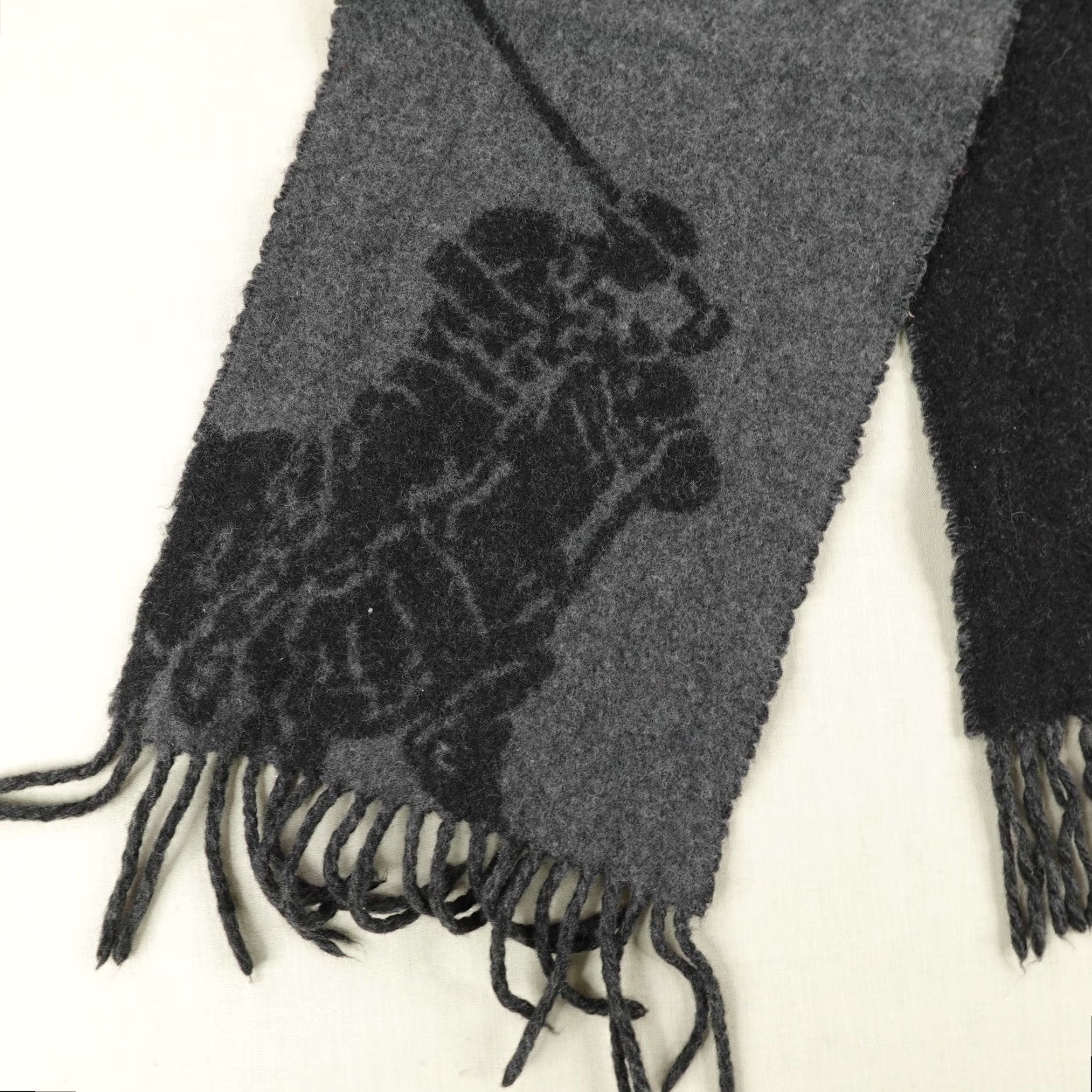 Polo Ralph Lauren VINTAGE Polo Ralph Lauren Scarf Mens One Size Gray Wool Blend Made in Italy Polo Player Fringe Winter Size US M / EU 48-50 / 2 - 2 Thumbnail