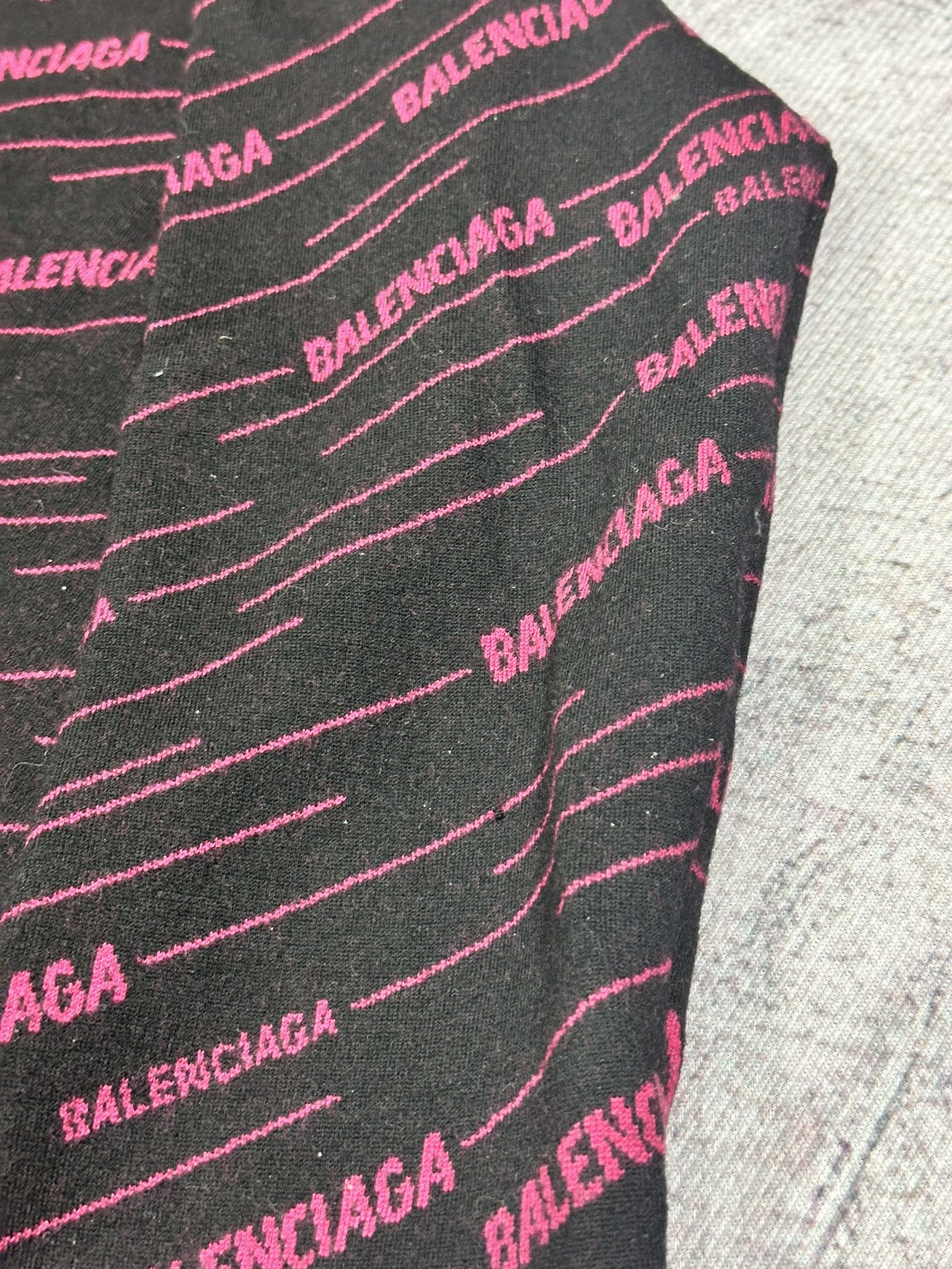 Balenciaga Balenciaga Sweater Diagonal Allover Logo Black and Pink Wool Size US S / EU 44-46 / 1 - 11 Thumbnail