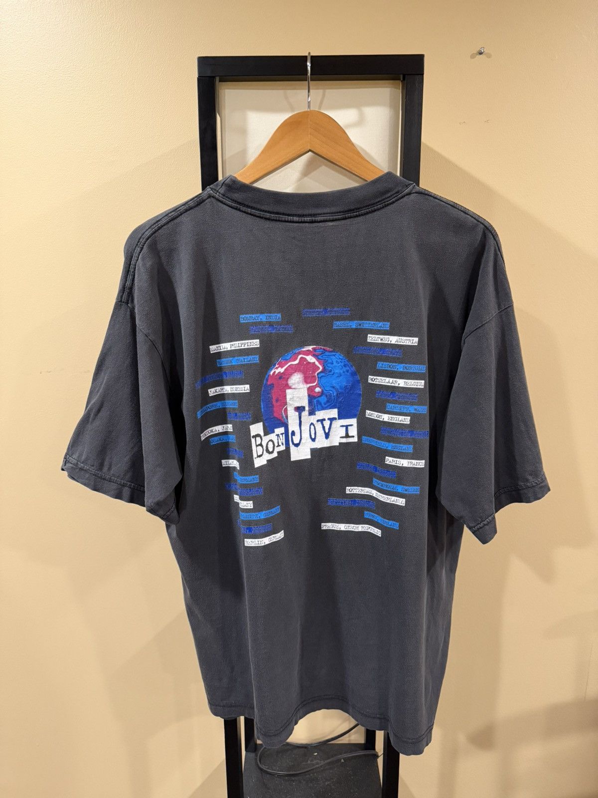 Vintage Vintage Bon Jovi 1995 World Tour Faded Band Tee Size US XL / EU 56 / 4 - 4 Thumbnail