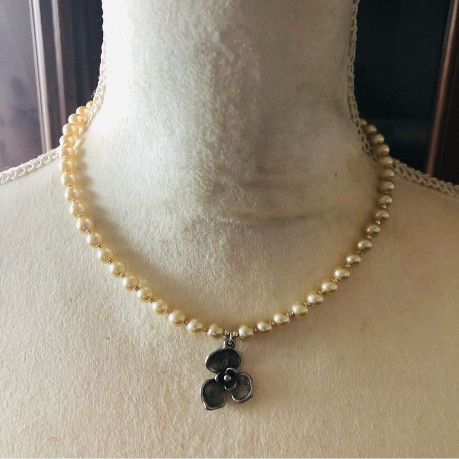 Handmade Handcrafted repurpose silver floral Pearl necklace Size ONE SIZE - 2 Thumbnail
