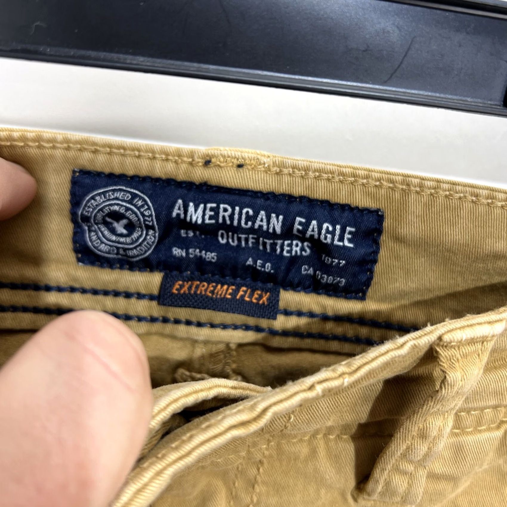 American Eagle Outfitters American Eagle Cargo Shorts Mens 30 Khaki 12in Inseam Zip Pocket Stretch Classic Cargo Size US 30 / EU 46 - 7 Thumbnail