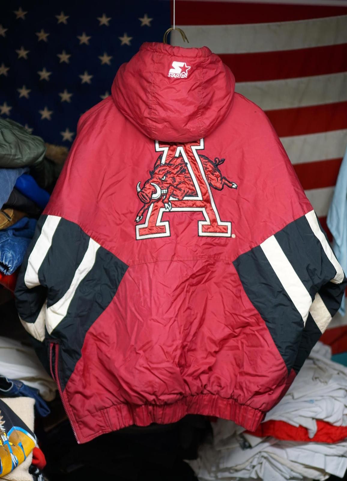 Starter Vintage Arkansas Razorbacks Large Starter Puffer Jacket Size ONE SIZE - 2 Thumbnail