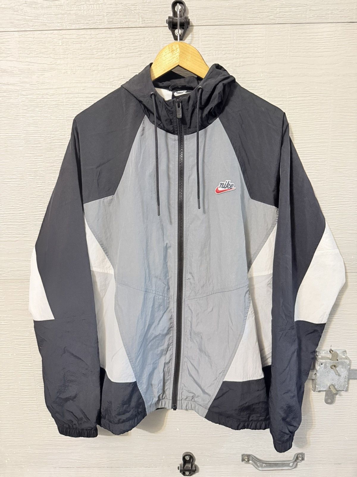 Nike Sportswear Vintage Nike Windbreaker Size Medium