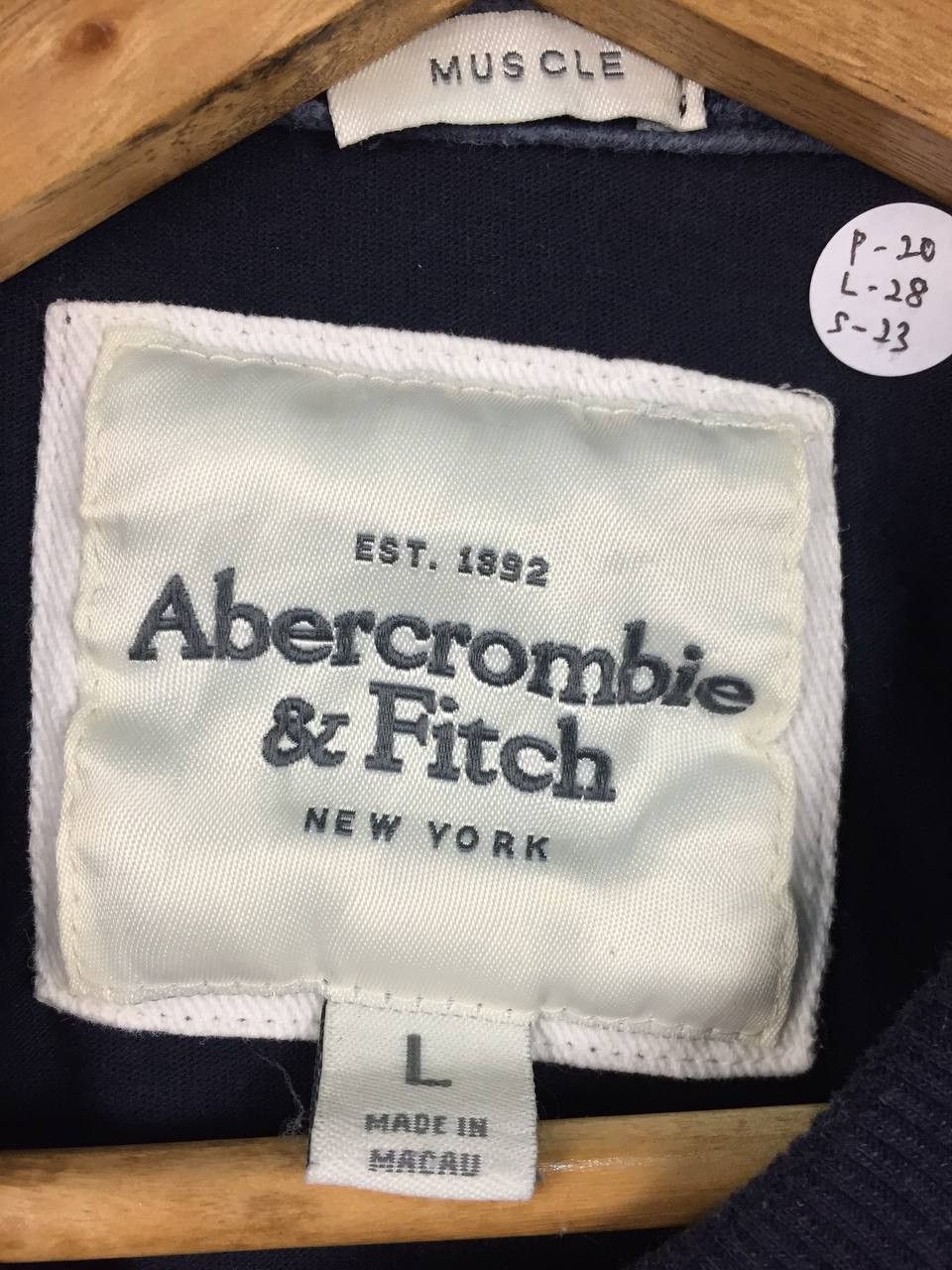 Abercrombie & Fitch Abercrombie & Fitch Embroidered Logo Long Sleeve Tee Size US M / EU 48-50 / 2 - 11 Thumbnail