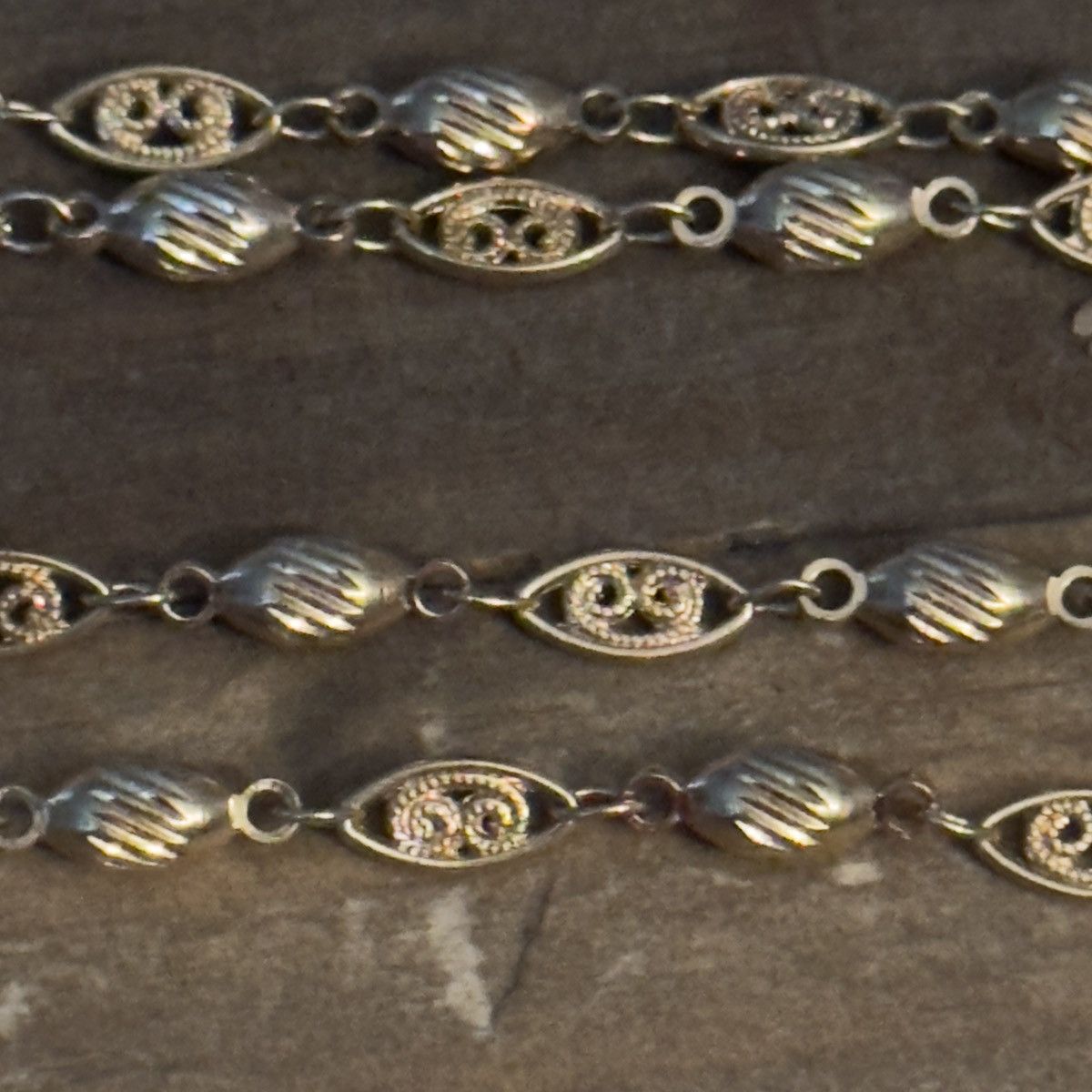 Other Gold tone oval filigree and fluted links necklace Size ONE SIZE - 3 Thumbnail