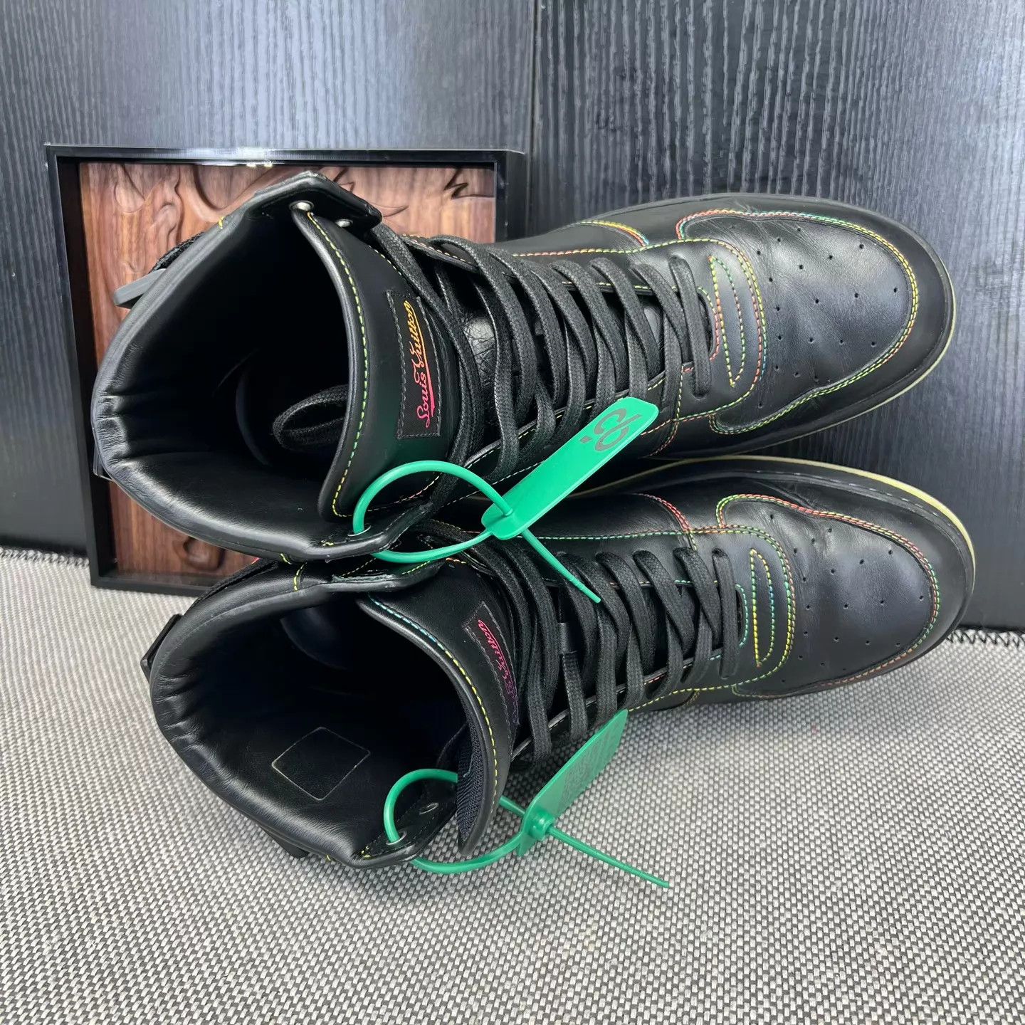 Louis Vuitton LV Rivoli Black Multicolor Sneaker 40.5 Like New Size US 7.5 / EU 40-41 - 2 Thumbnail