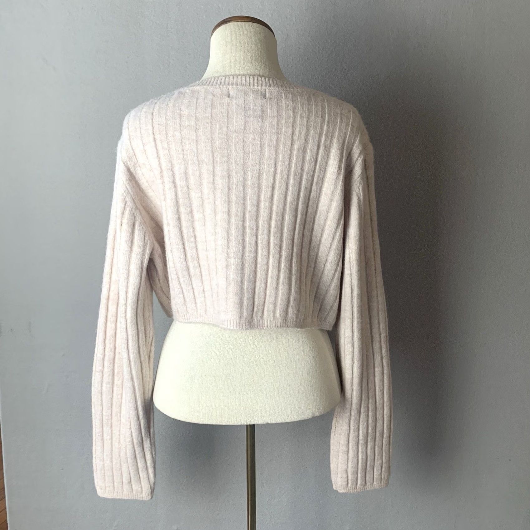 House of Harlow VINTAGE House of Harlow 1960 Cropped Sweater Woman’s XL Beige Button Long Sleeve Round Neck Casual Womens Cardigan 90s Bohemian Grunge Money Modern Size XL / US 12-14 / IT 48-50 - 2 Thumbnail