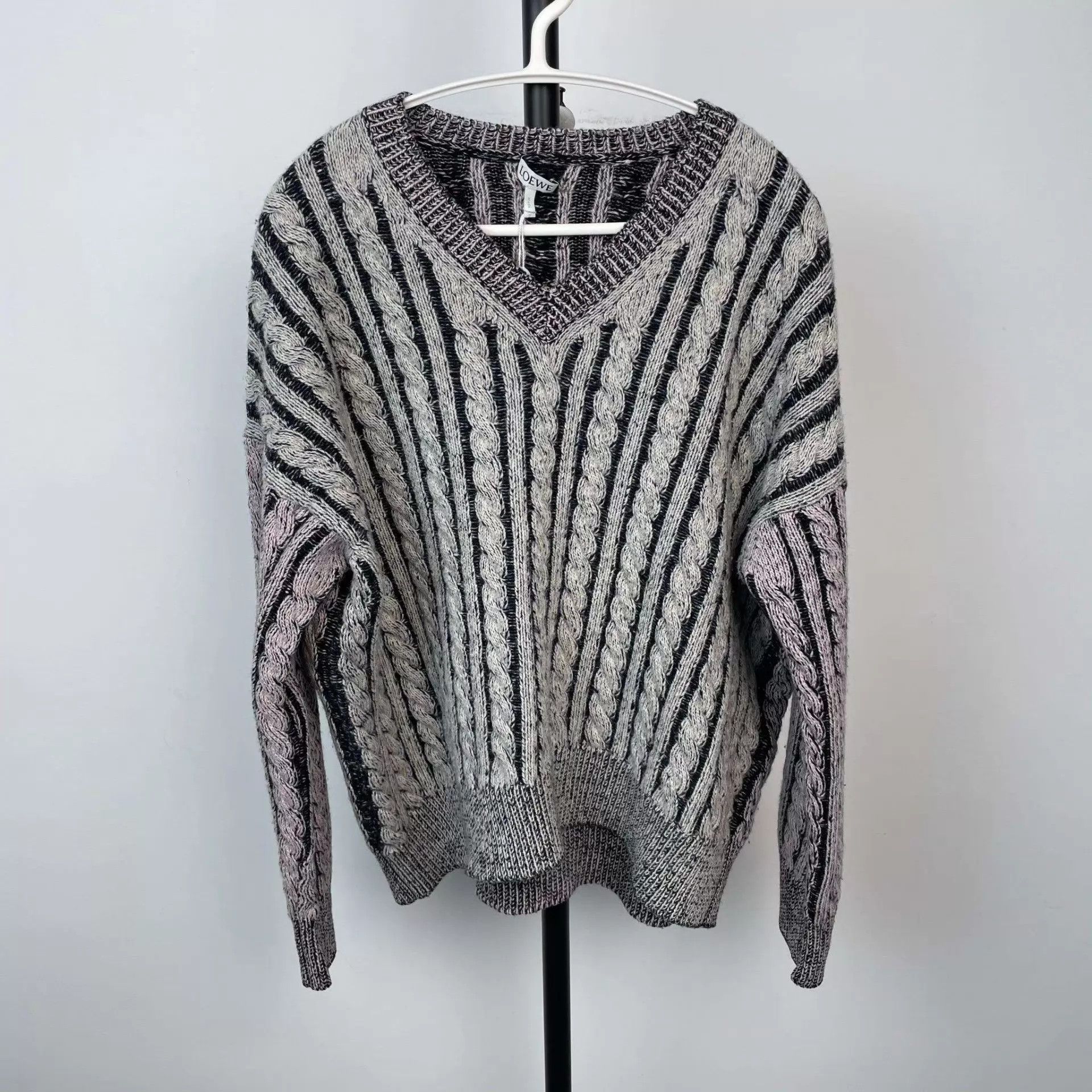 Loewe Loewe cashmere long-sleeve sweater Size XS / US 0-2 / IT 36-38 - 1 Thumbnail