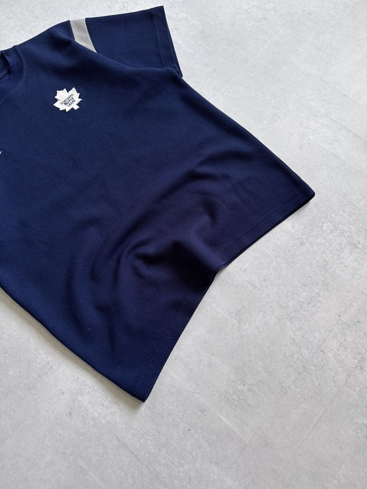 Nike Vintage Nike Toronto Maple Leaf Rate Unisex Streetwear Tee Size US L / EU 52-54 / 3 - 2 Thumbnail