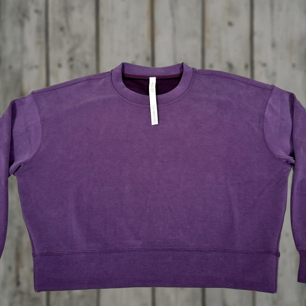 Lululemon Lululemon Sweatshirt Womens 6 Purple Pullover Softstreme Oversize Crop Knit Crew Neck Logo Activewear Regular Size 6 Womens Pilover? Size M / US 6-8 / IT 42-44 - 1 Thumbnail