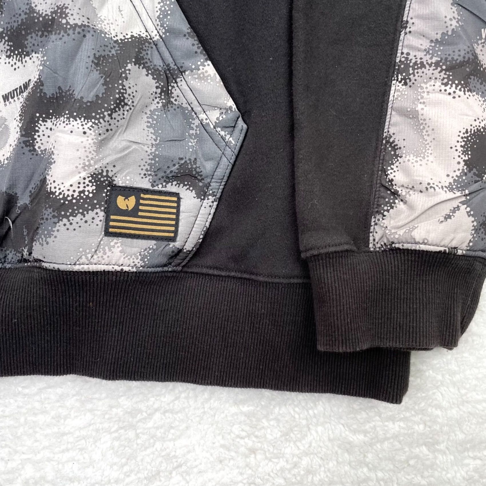 Vintage Wutang Sweatshirt Mens XXXL Black CREAM Camo Graphic Print Pullover Crew Neck Regular Fit USA Hip Hop Sports Theme Size US XXL / EU 58 / 5 - 2 Thumbnail