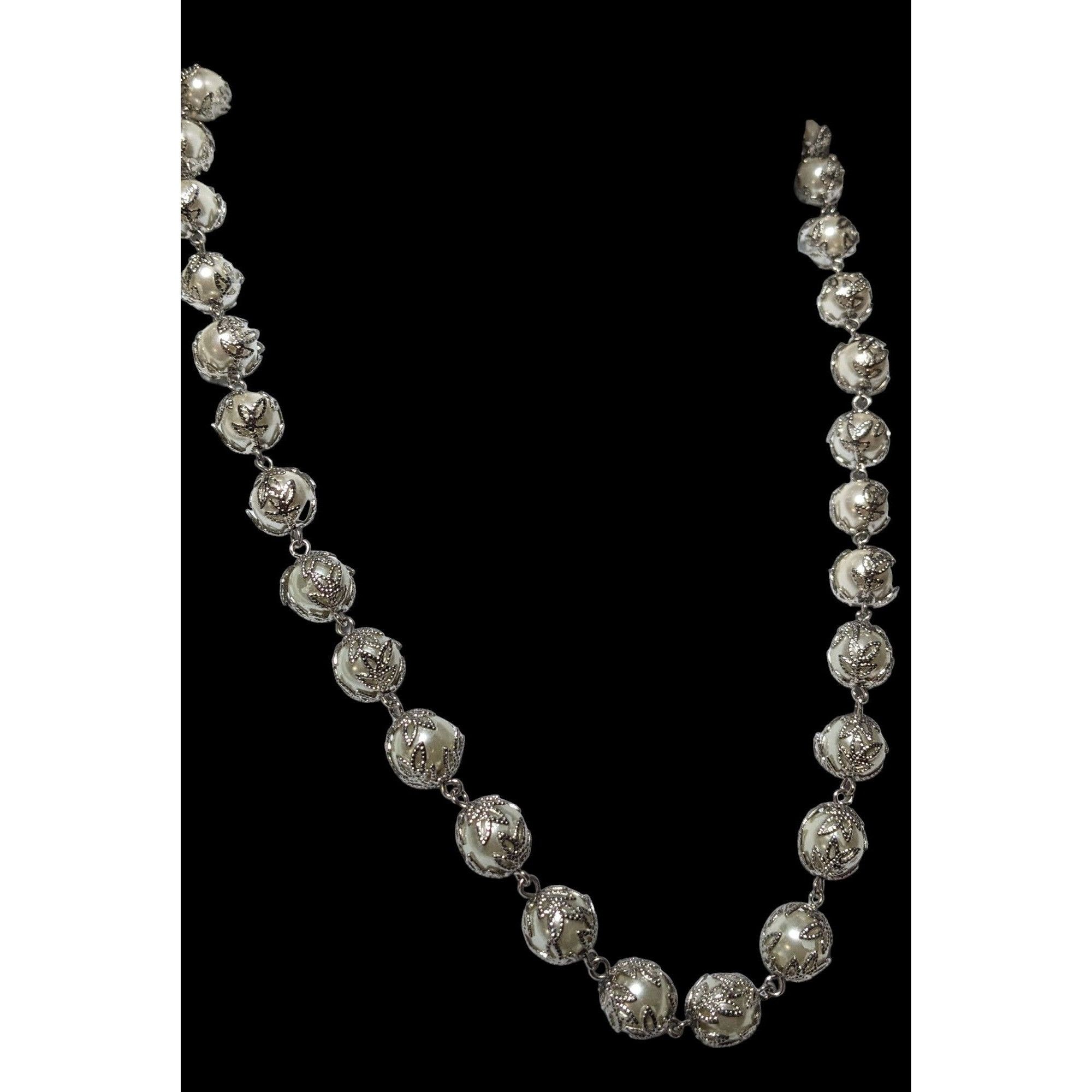Other Whimsical Silver Leaf Capped Faux Pearl Necklace Size ONE SIZE - 3 Thumbnail