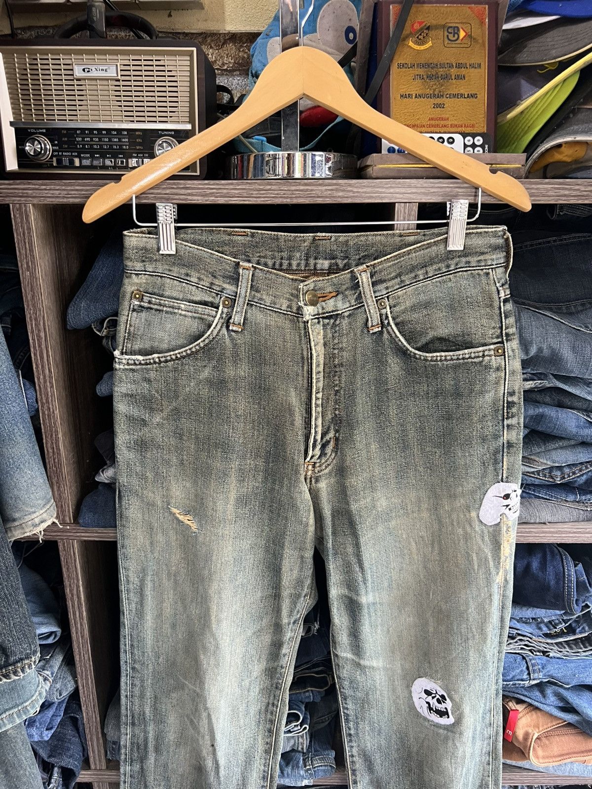 Wrangler 🔥Vintage Wrangler Skulls Patches Distressed Denim Size US 30 / EU 46 - 3 Thumbnail