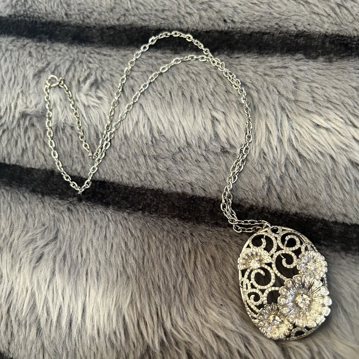 Jewelry Elegant sparkly cubic zirconia floral medallion necklace Size ONE SIZE - 8 Thumbnail