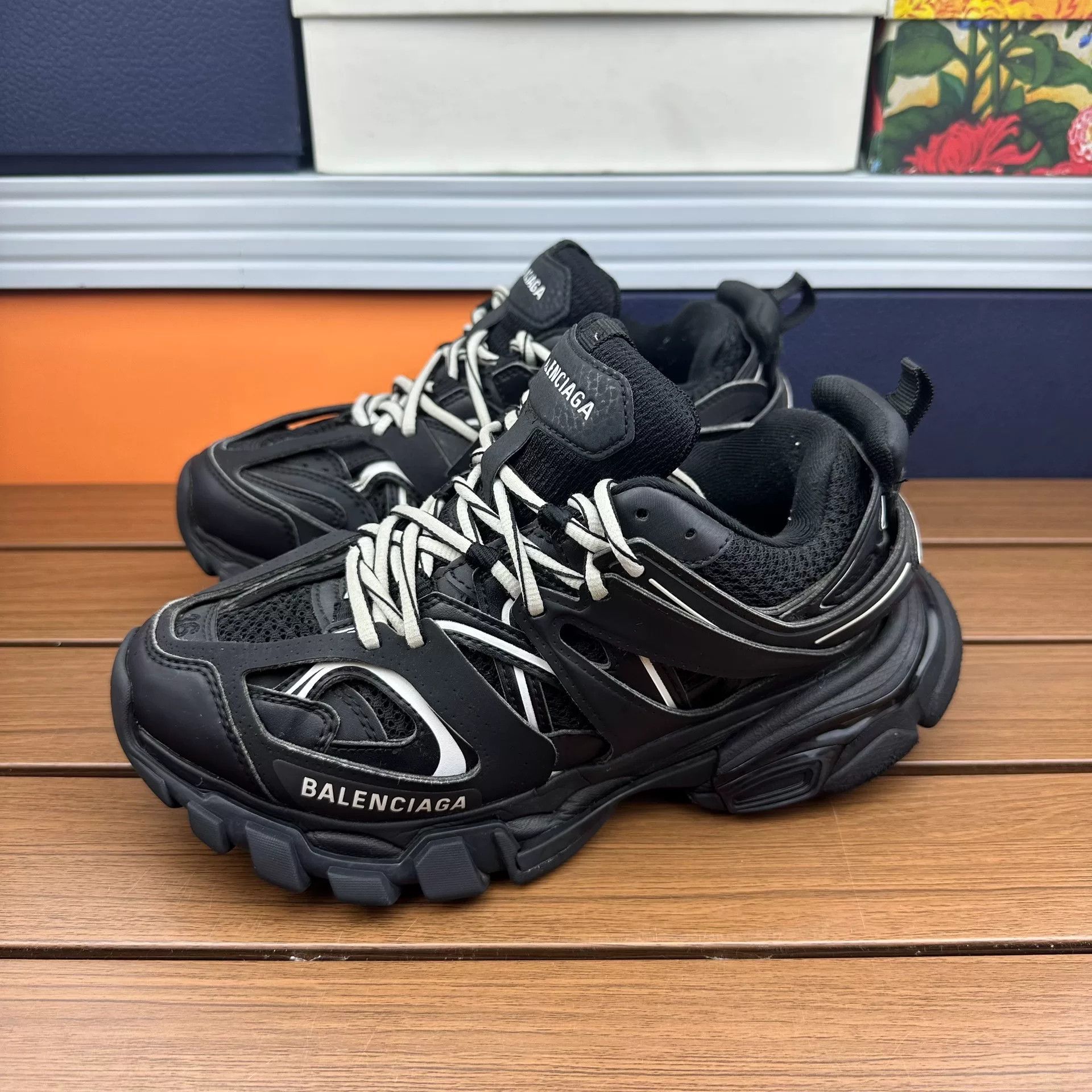 Balenciaga Balenciaga Black Lowtop Sneakers it_36 Women Size US 6 / IT 36 - 1 Thumbnail