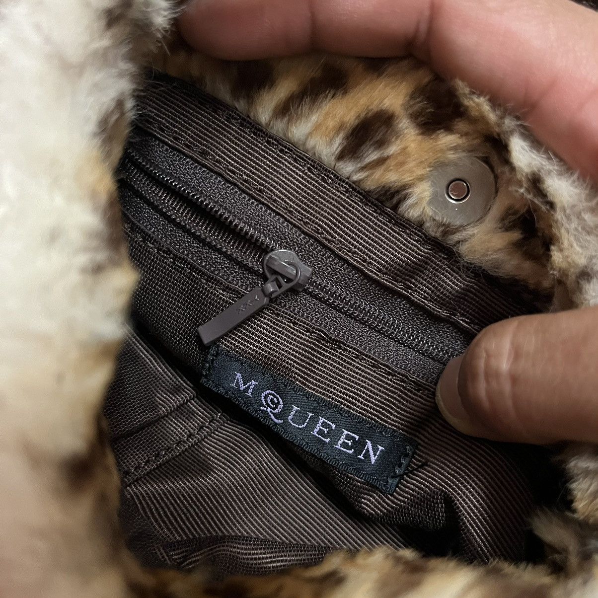 Alexander McQueen × Vintage Authentic Vintage Alexander McQueen Fur Leopard Leather Bag Size ONE SIZE - 7 Thumbnail