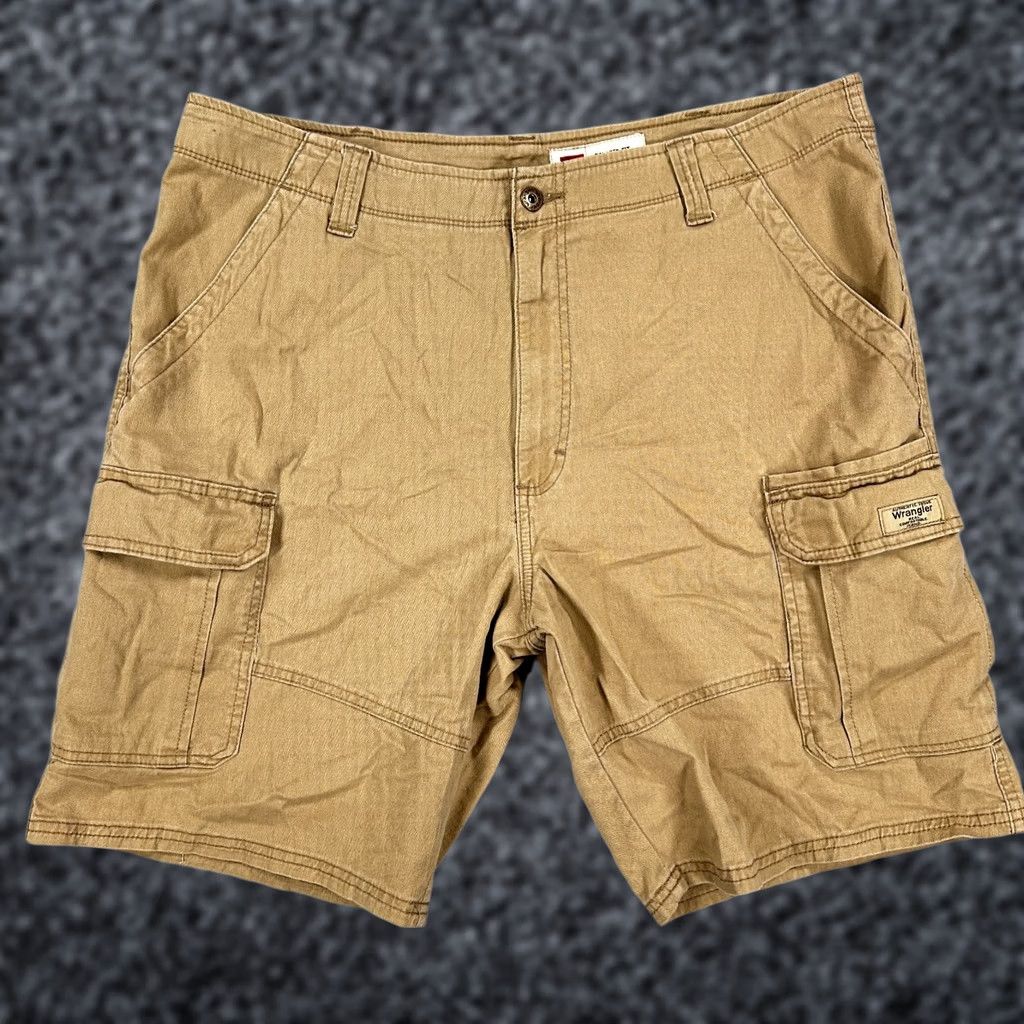 Wrangler VINTAGE Wrangler Authentic Cargo Shorts Brown Men's 42 Flat Front Relaxed Fit Brown Cargo Shorts Men 42 Inseam 9 Brown Wrangler Cargo Short Mens Size US 42 / EU 58 - 1 Thumbnail