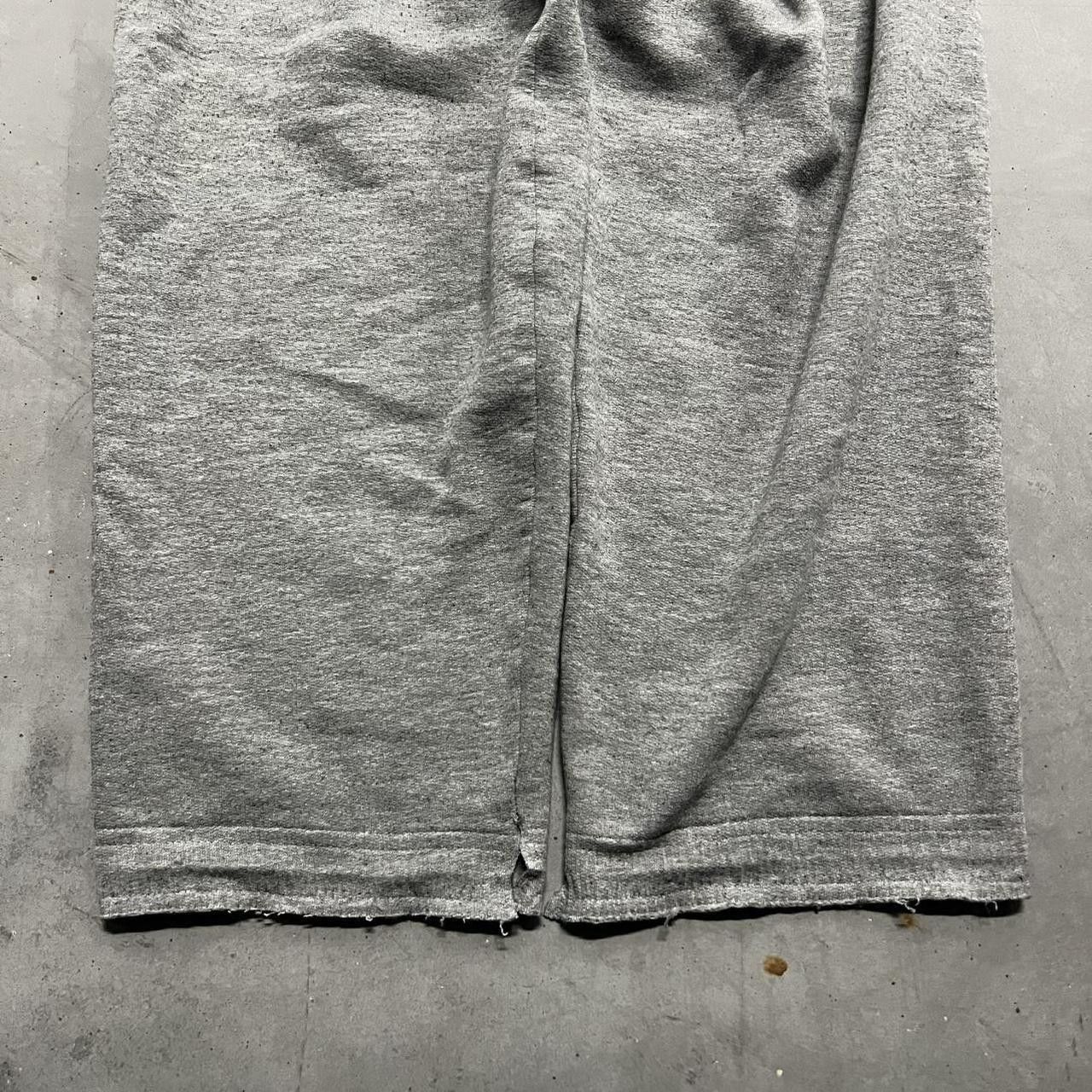 Vintage Crazy Vintage Y2K/2000s Baggy Fit grey Blank Sweatpants witth adjustable waistband and pockets! Size US 34 / EU 50 - 3 Thumbnail