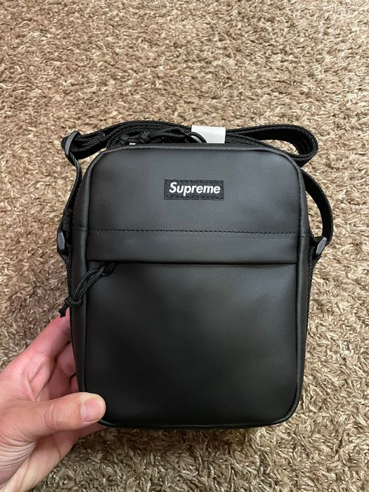 素材レザー【美品】Supreme Leather Shoulder Bag \