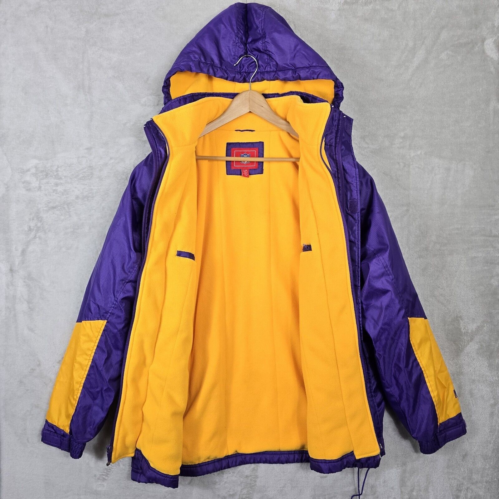 NFL Vintage Minnesota Vikings NFL G-iii Jacket Mens Large Purple Size US L / EU 52-54 / 3 - 6 Thumbnail