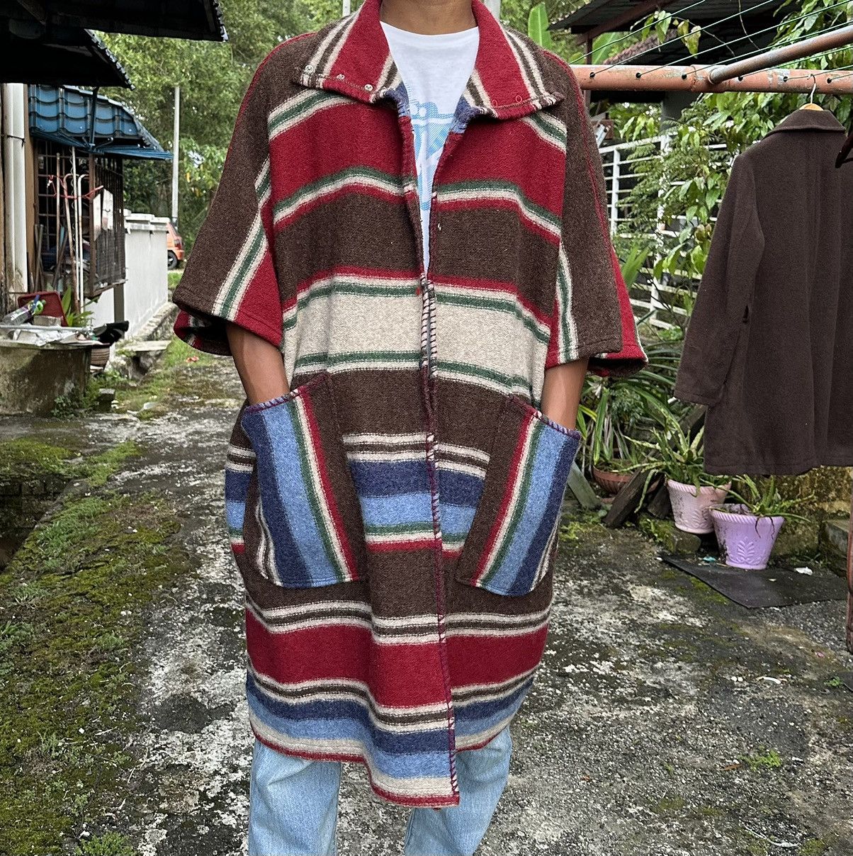 United Colors Of Benetton United Colors Of Benetton 100% Pure Wool Cloak Made In Italy Size US XL / EU 56 / 4 - 6 Thumbnail