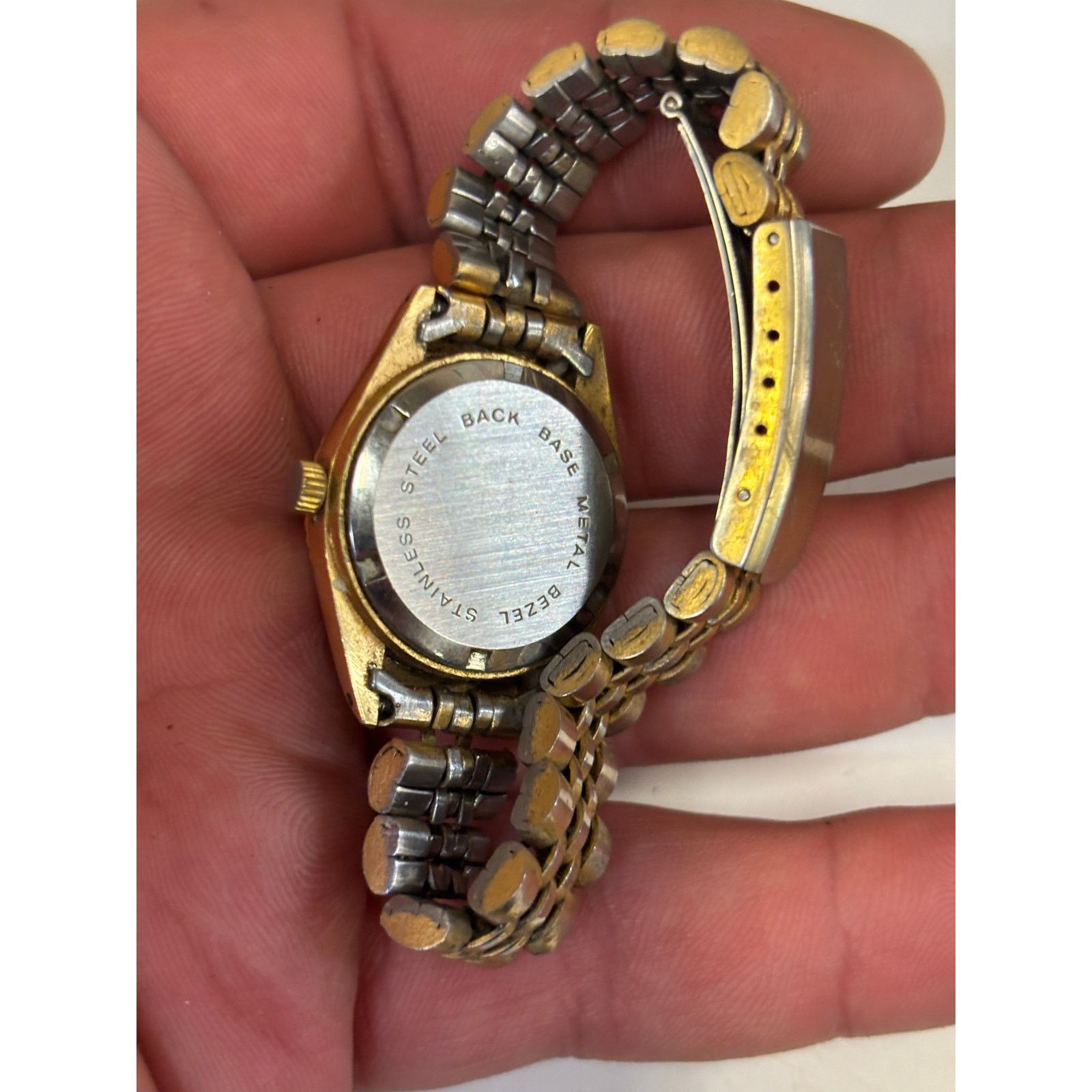 Lucien Piccard Dufonte Lucien Picard Gold Tone Womens Watch! New Battery. Size ONE SIZE - 6 Thumbnail