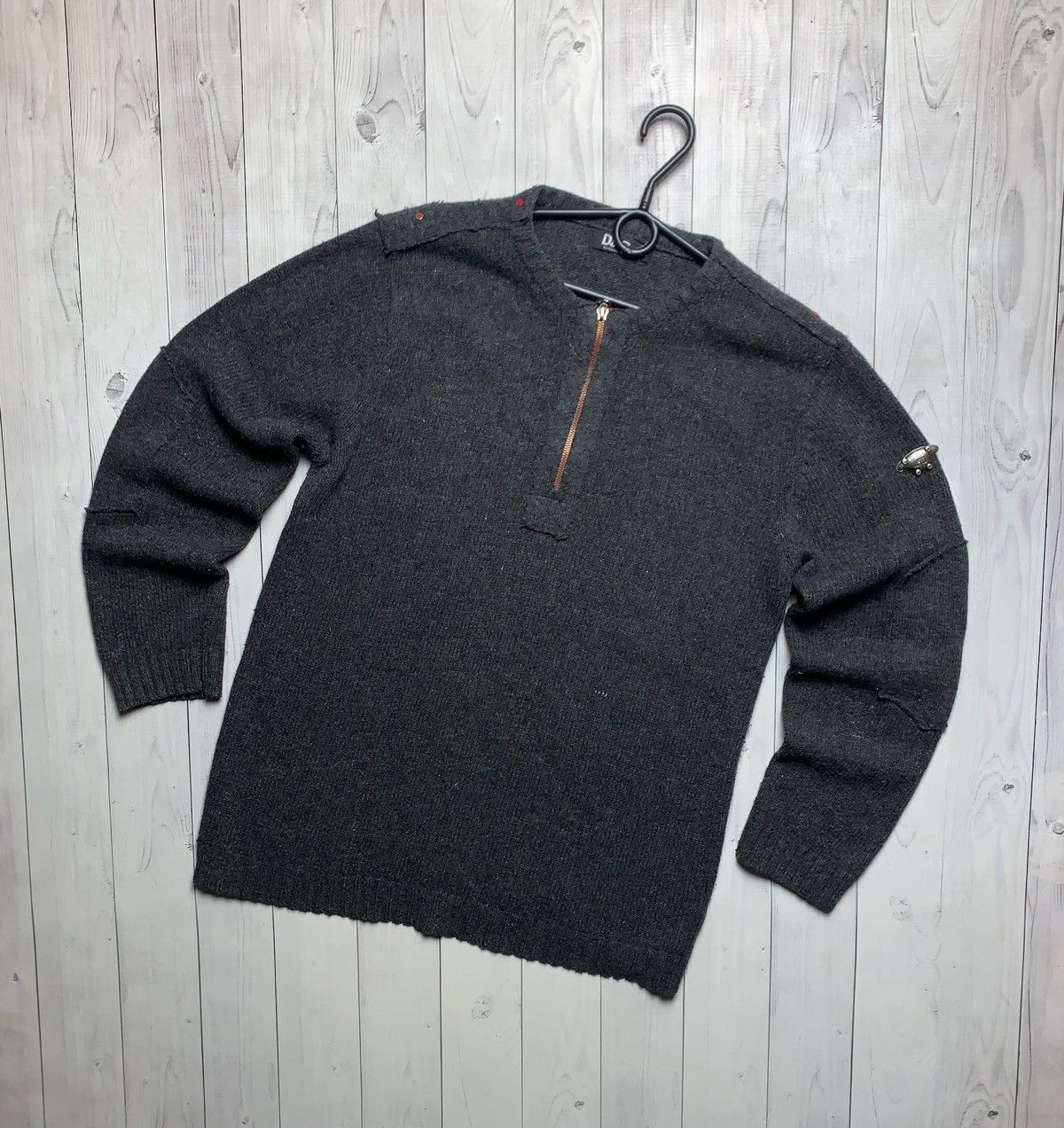 Vintage Vintage Dolce Gabbana sweater logo size L Size US L / EU 52-54 / 3 - 1 Thumbnail